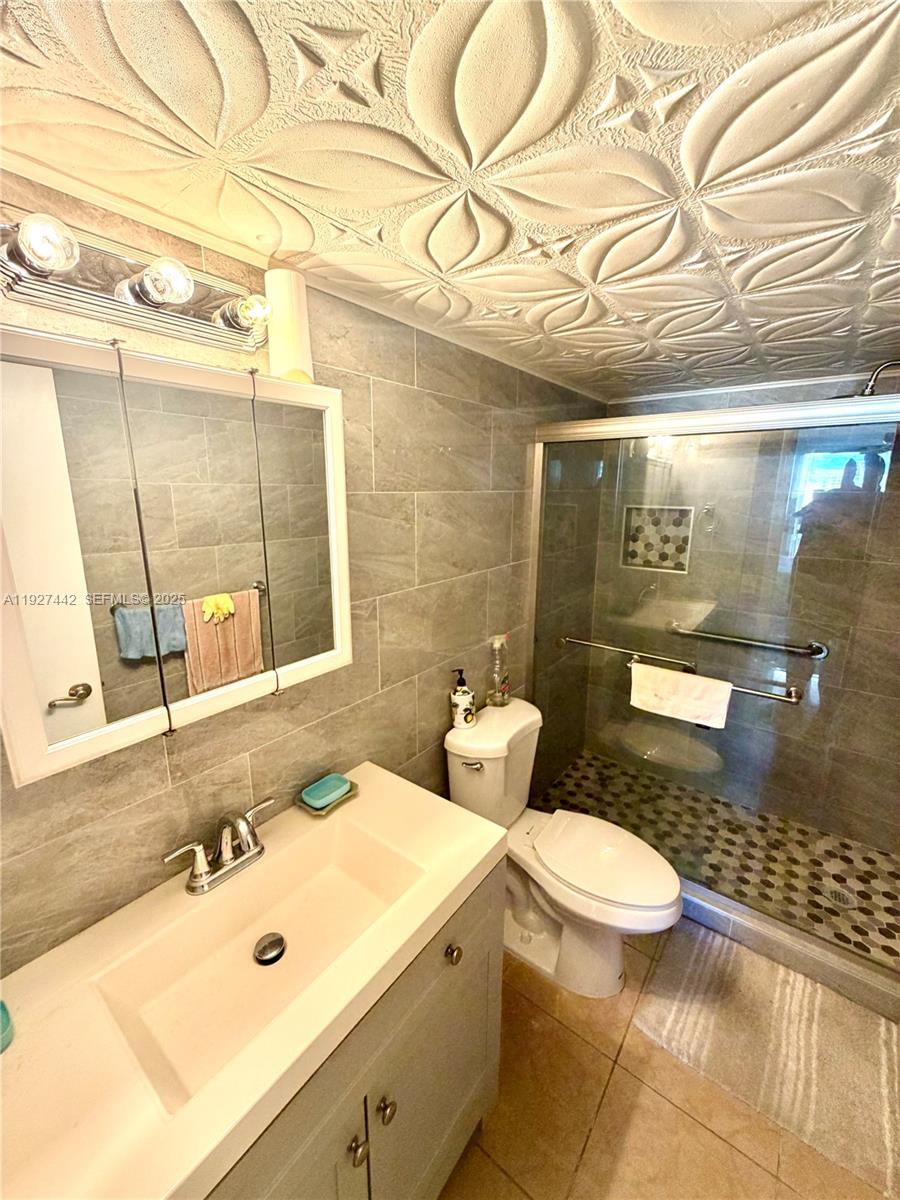 PLAZA TOWERS SOUTH CONDO - Residential