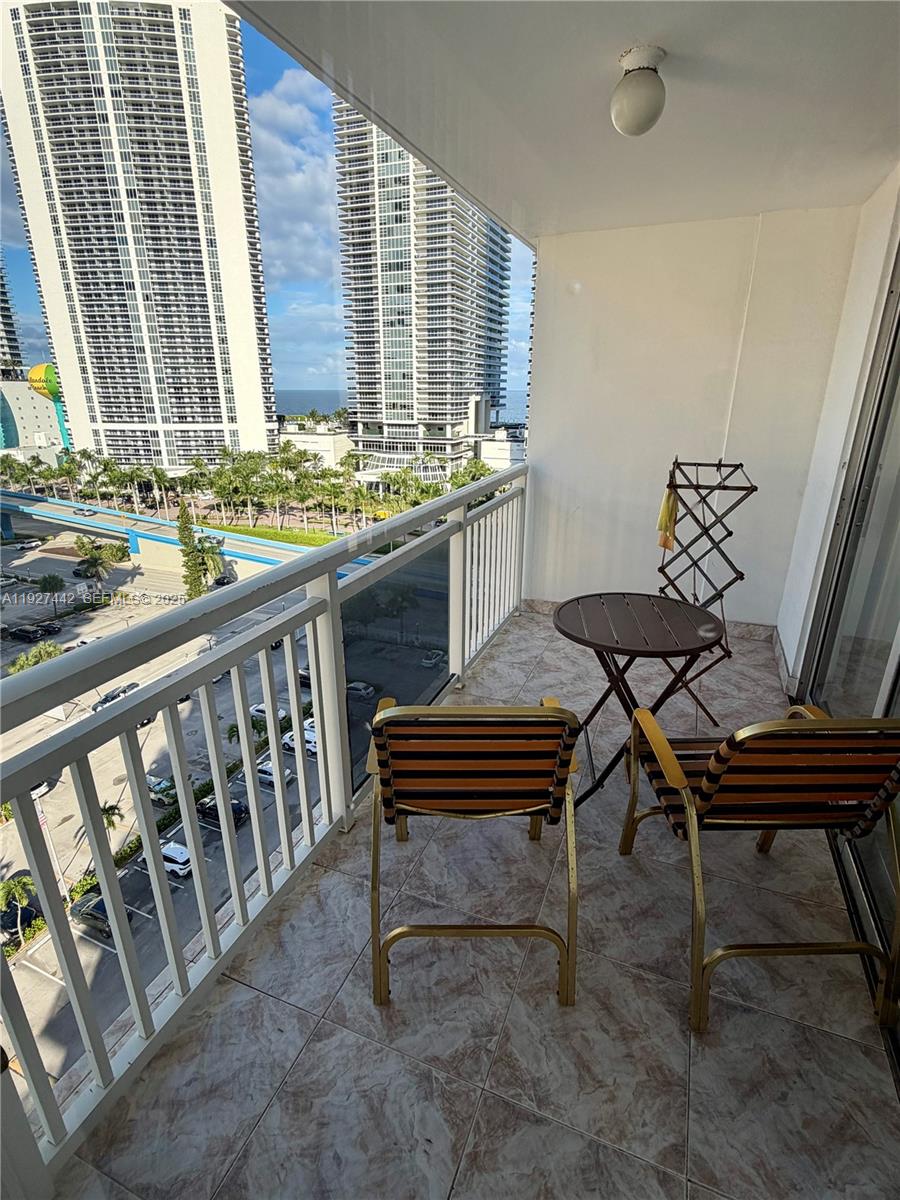 PLAZA TOWERS SOUTH CONDO - Residential
