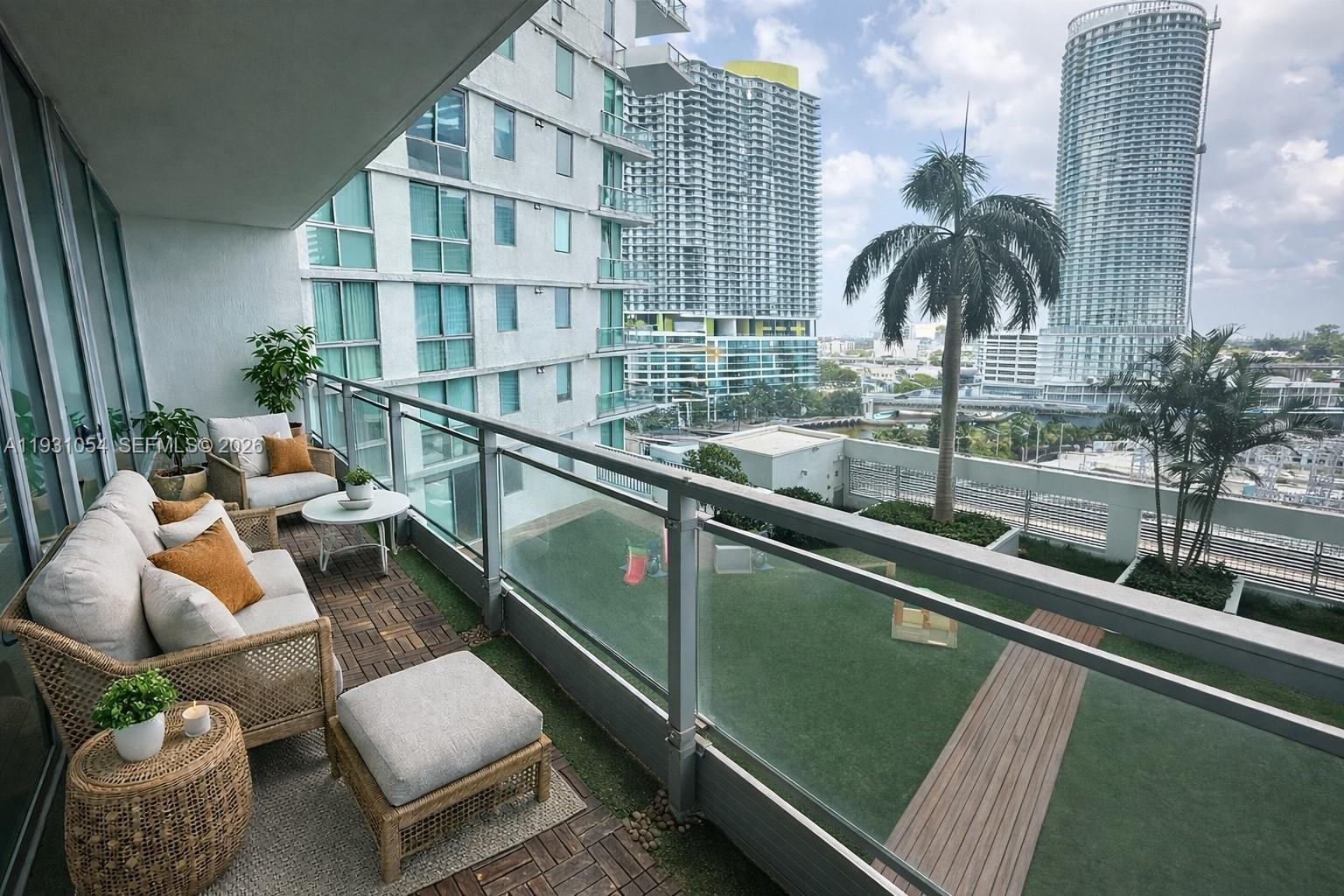 MINT CONDO - Residential