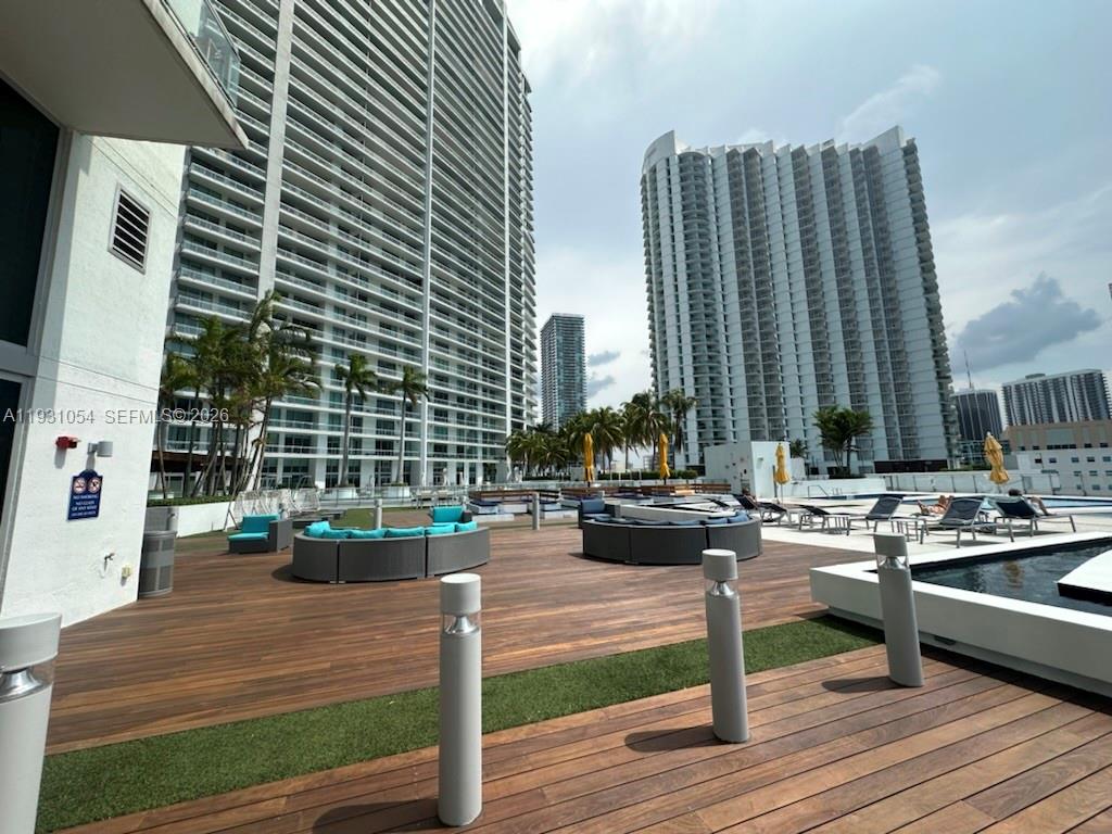 MINT CONDO - Residential