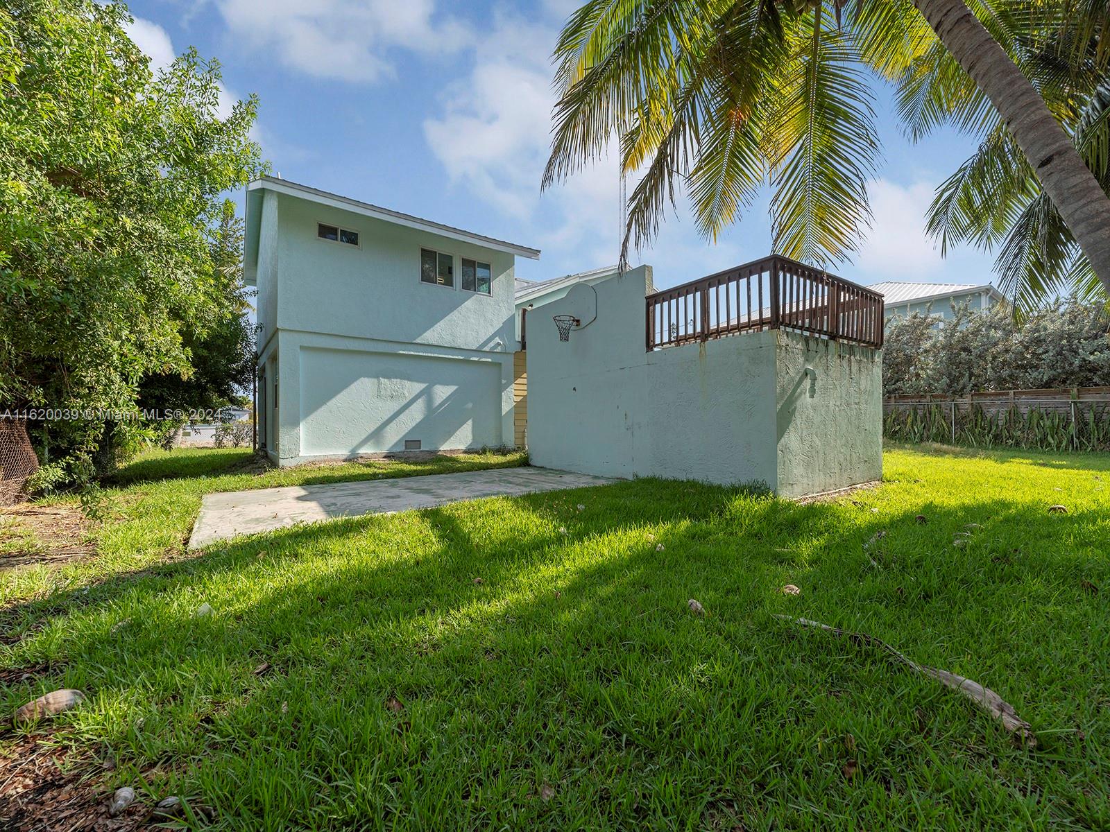 KEY LARGO BEACH - Residential Lease