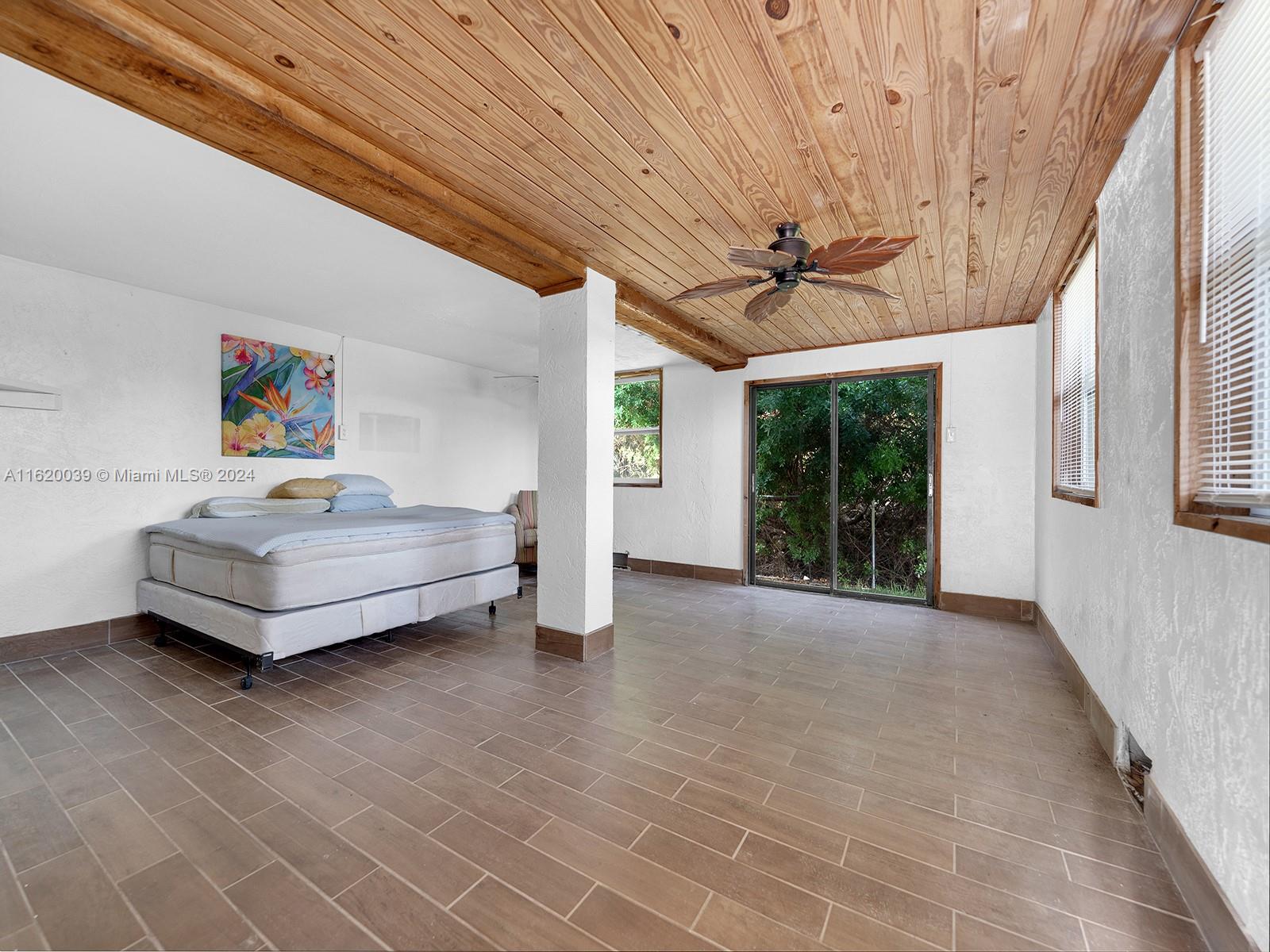 KEY LARGO BEACH - Residential Lease