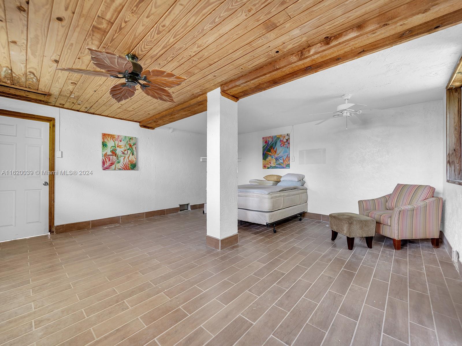 KEY LARGO BEACH - Residential Lease