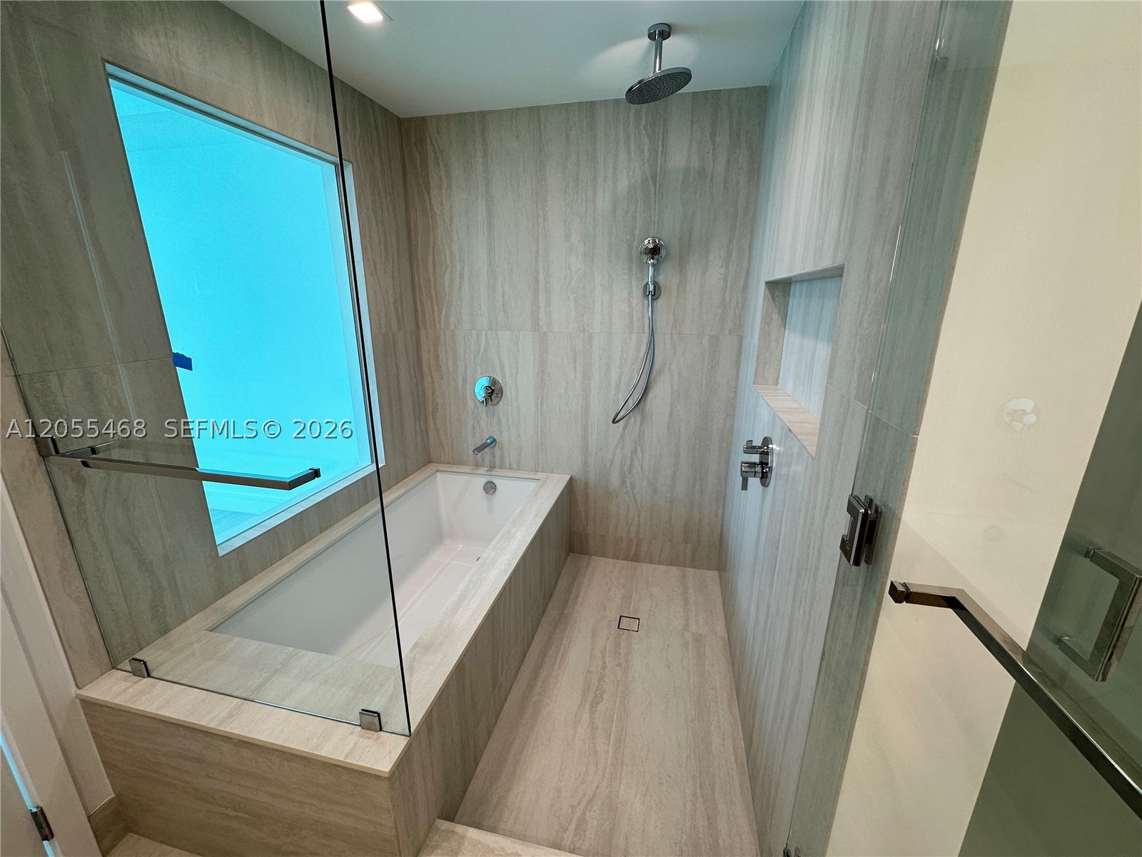 ONE PARK TOWER APT 1407 - Residential Lease