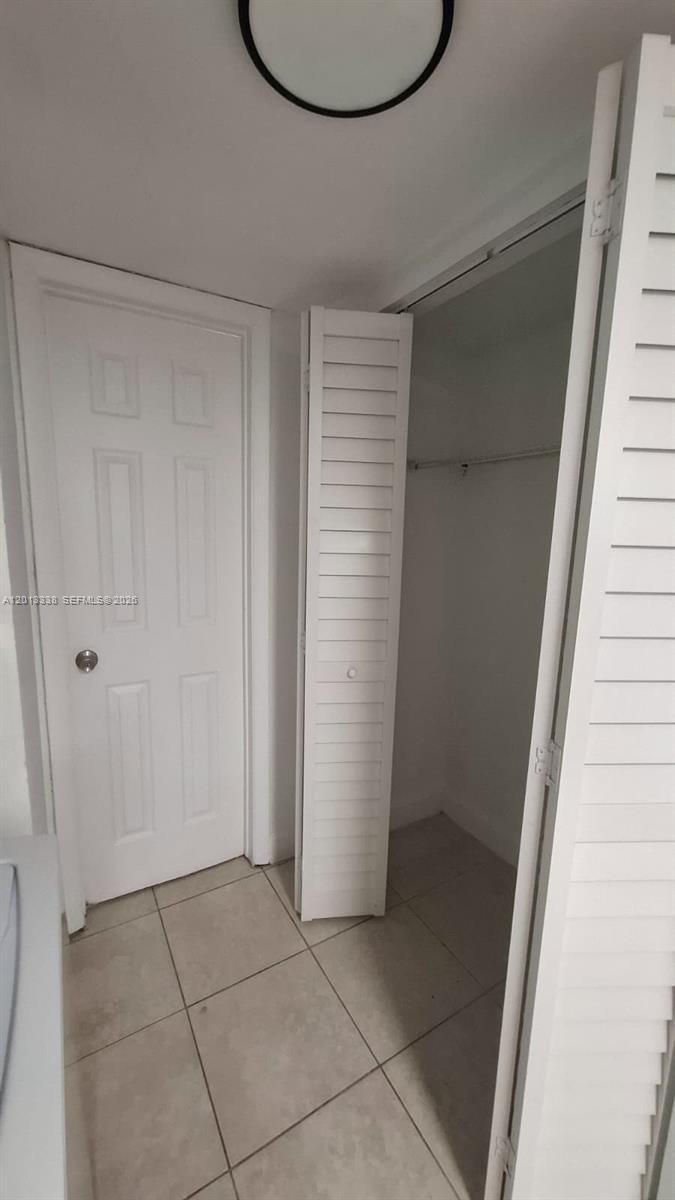 PARKWAY GROVE CONDO PART - Residential Lease