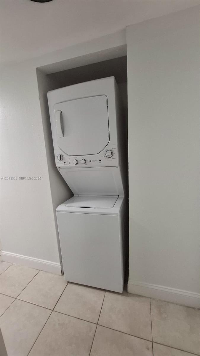 PARKWAY GROVE CONDO PART - Residential Lease