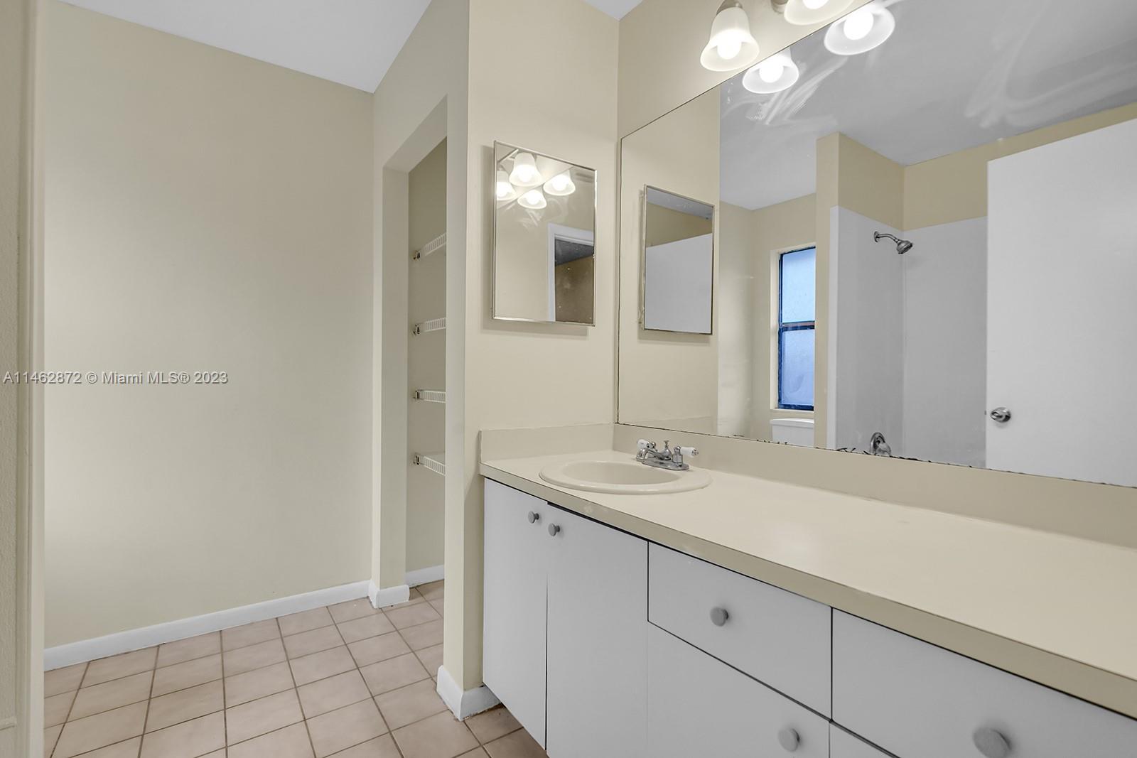 LA MANCHA 2 - Residential Lease