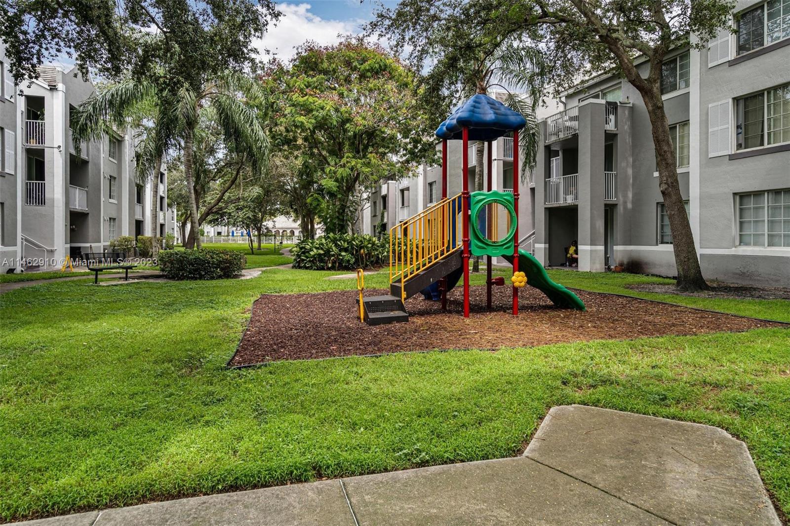 DEVONAIRE CONDO AT PEMBRO - Residential Lease
