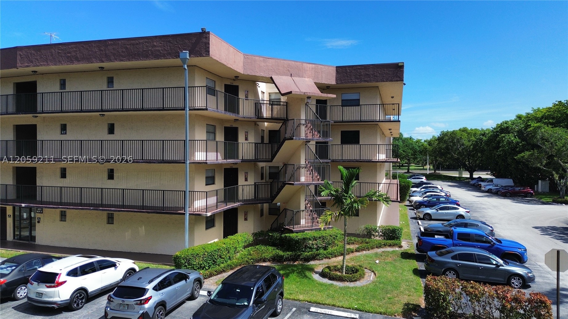 PLANTATION CLUB B CONDO - Residential