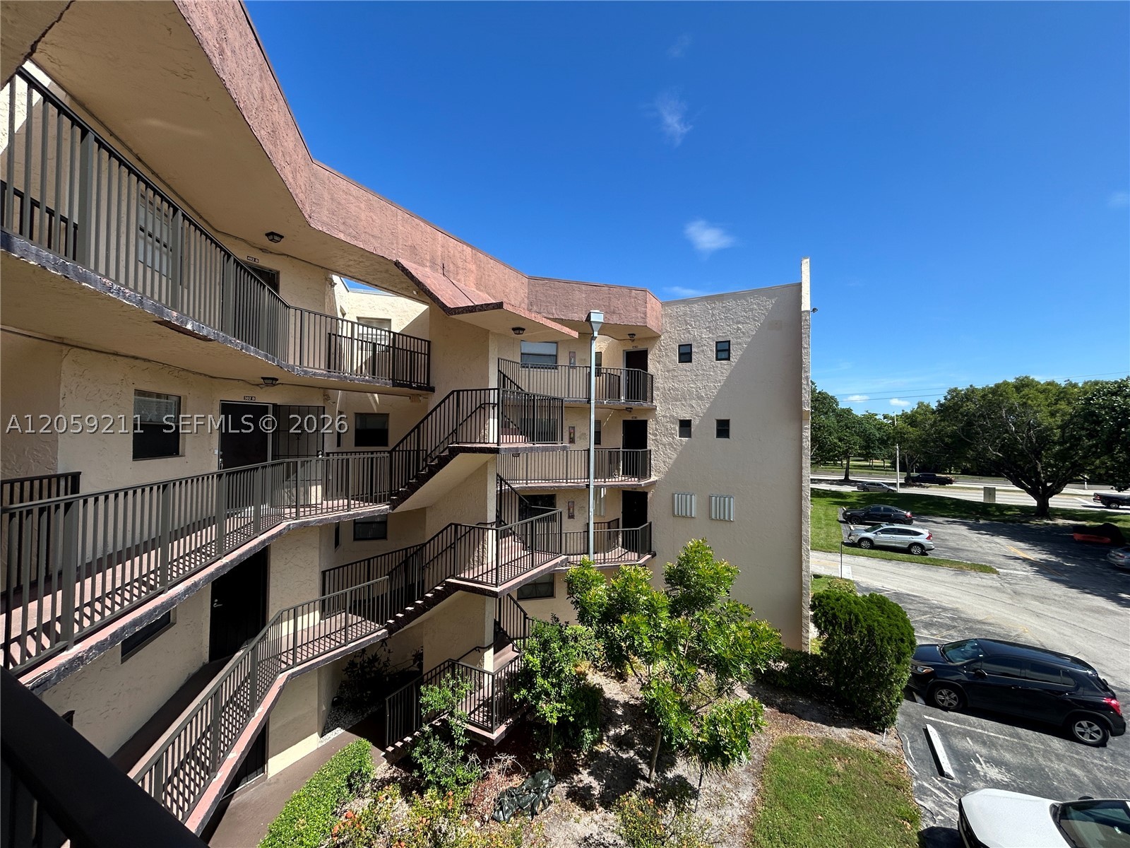 PLANTATION CLUB B CONDO - Residential