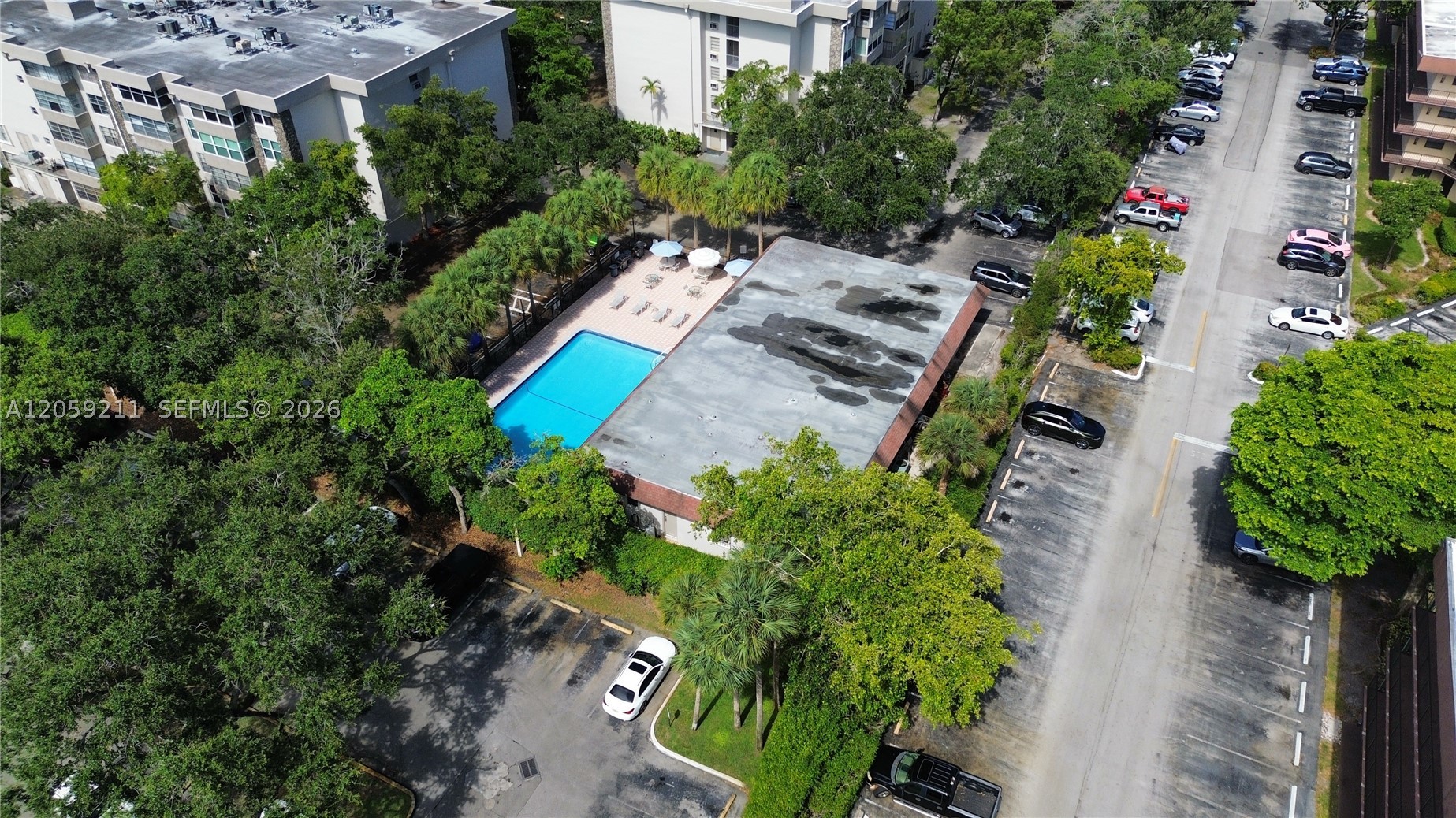 PLANTATION CLUB B CONDO - Residential