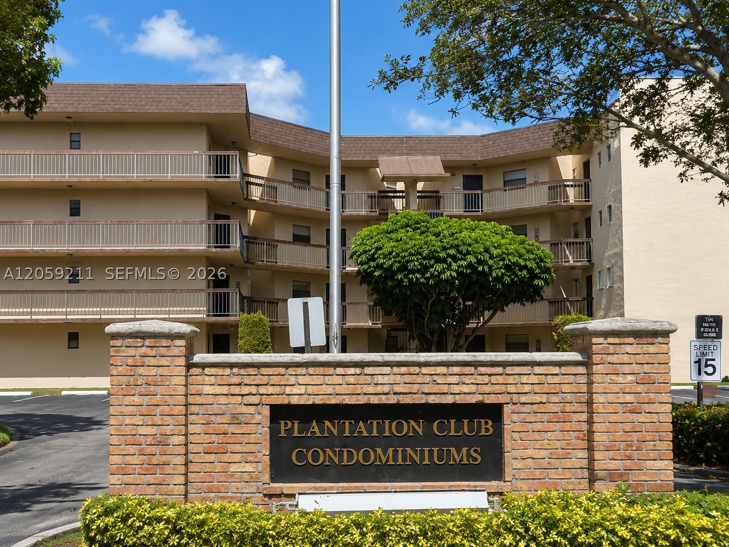 PLANTATION CLUB B CONDO - Residential