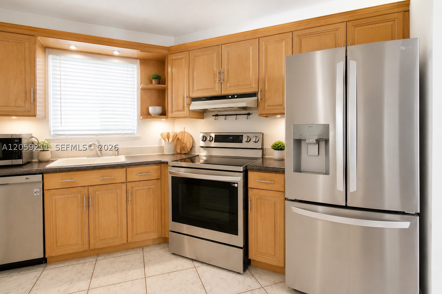 PLANTATION CLUB B CONDO - Residential