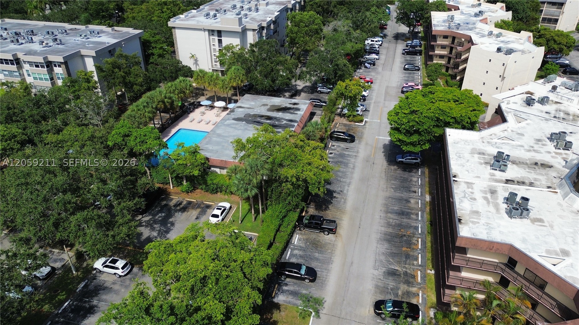 PLANTATION CLUB B CONDO - Residential