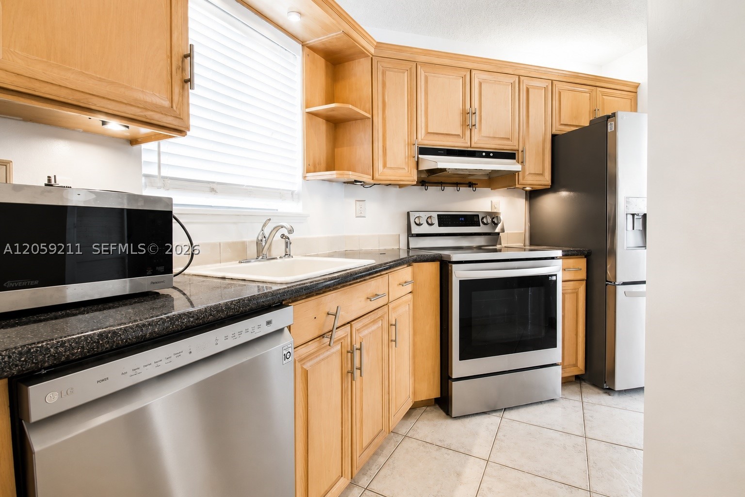 PLANTATION CLUB B CONDO - Residential