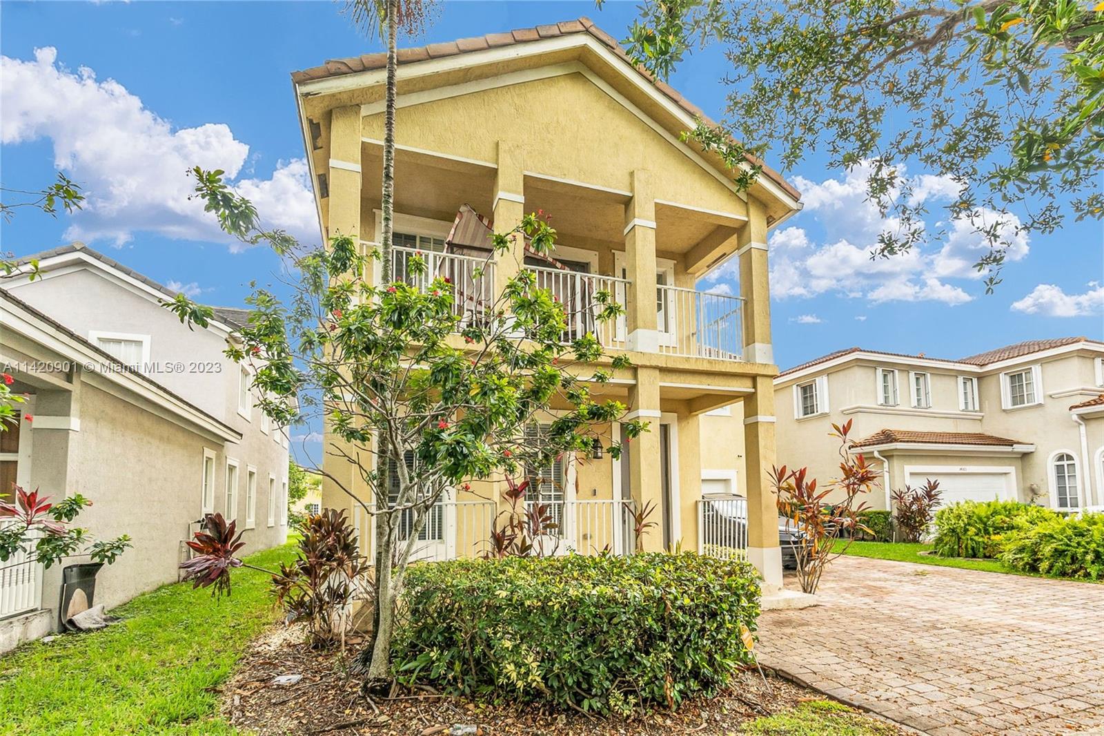 MANDARIN LAKES - Residential