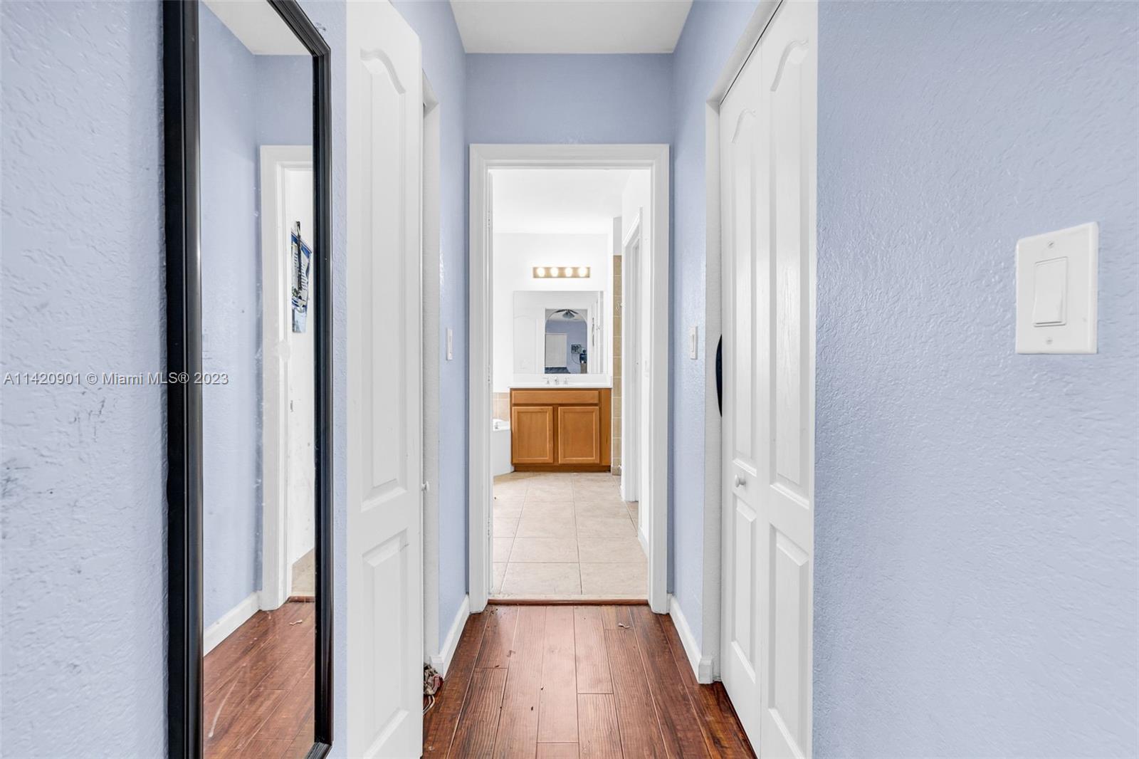 MANDARIN LAKES - Residential