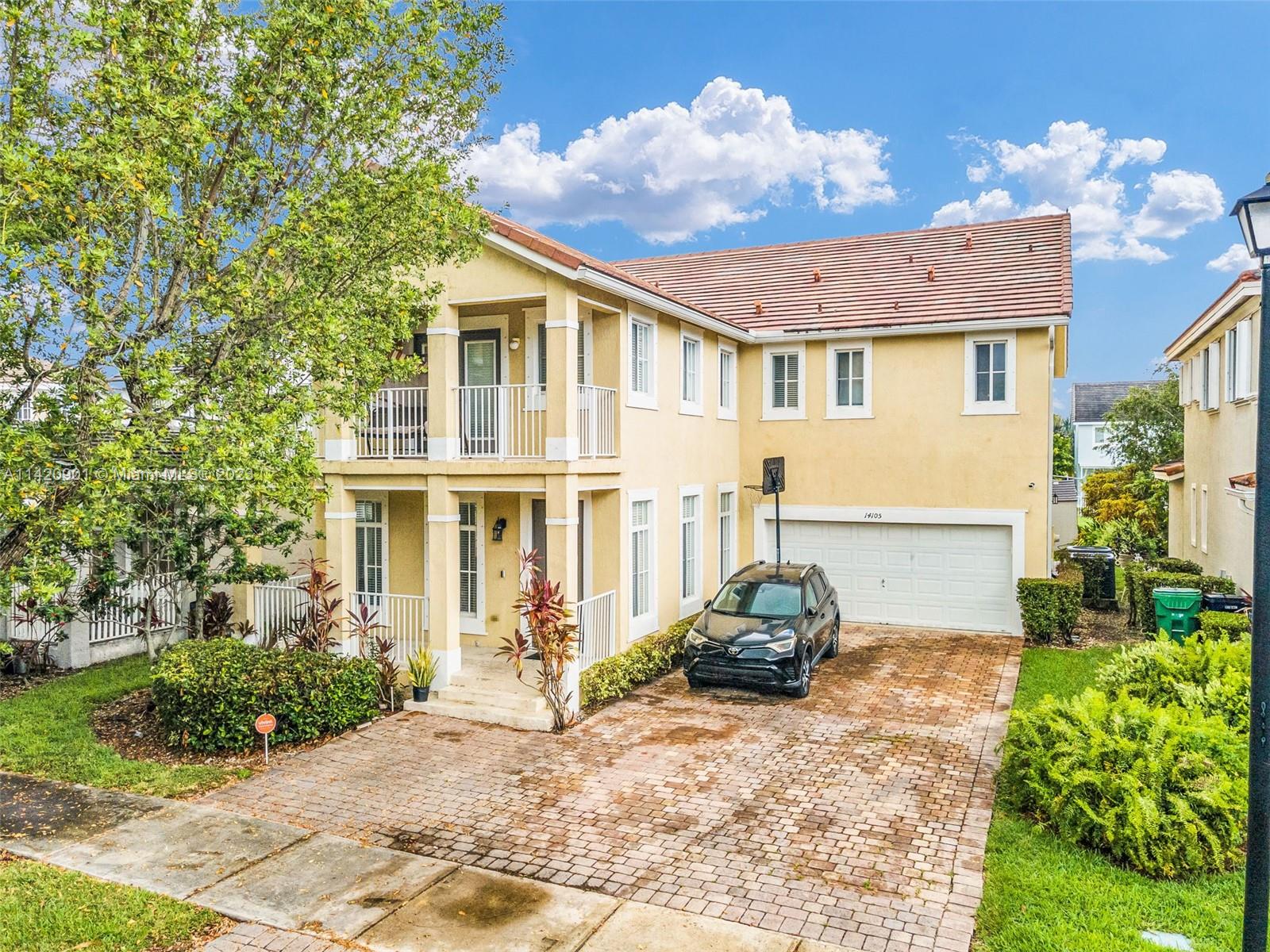 MANDARIN LAKES - Residential