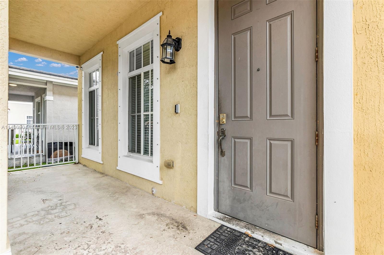 MANDARIN LAKES - Residential