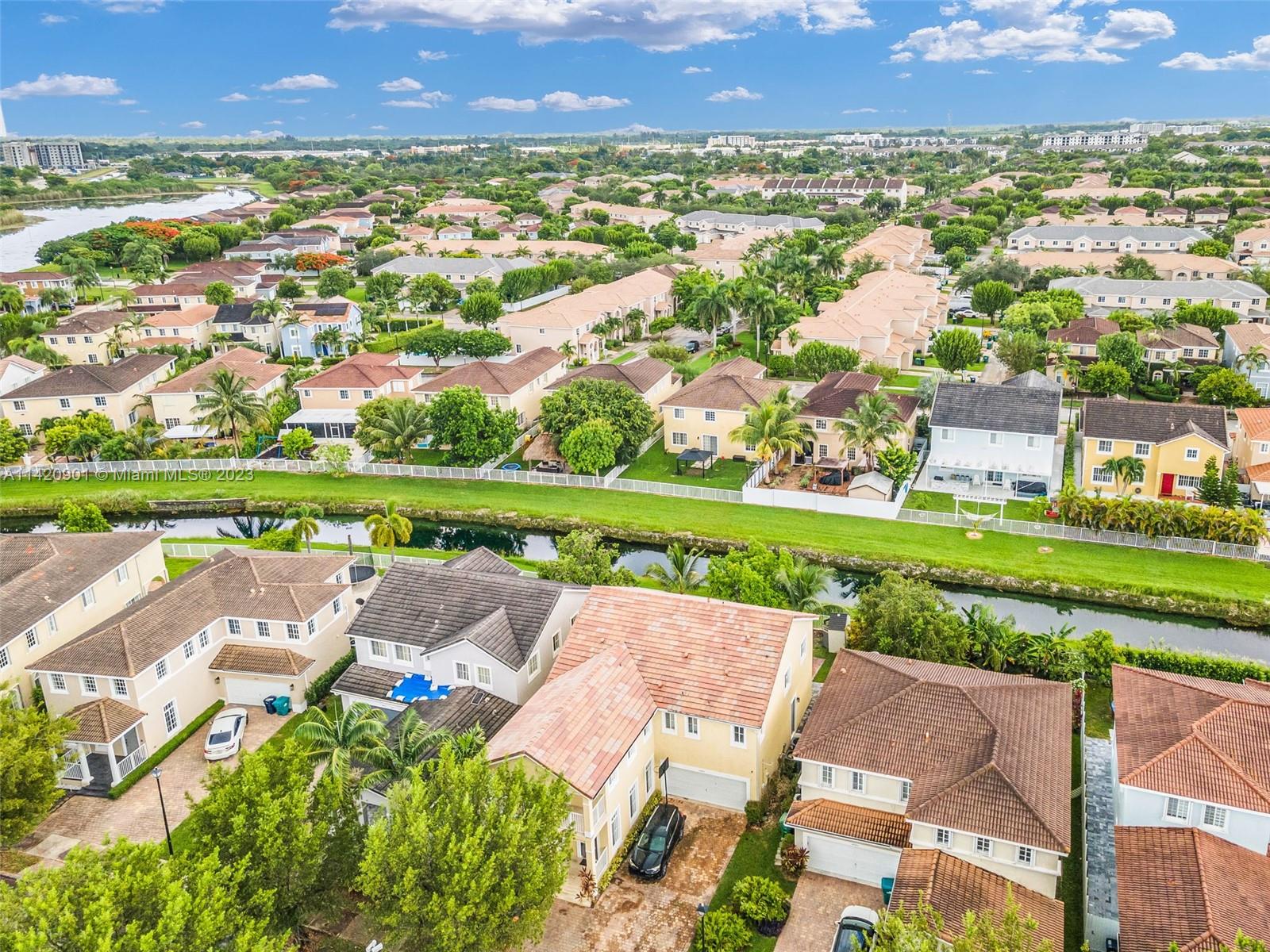 MANDARIN LAKES - Residential