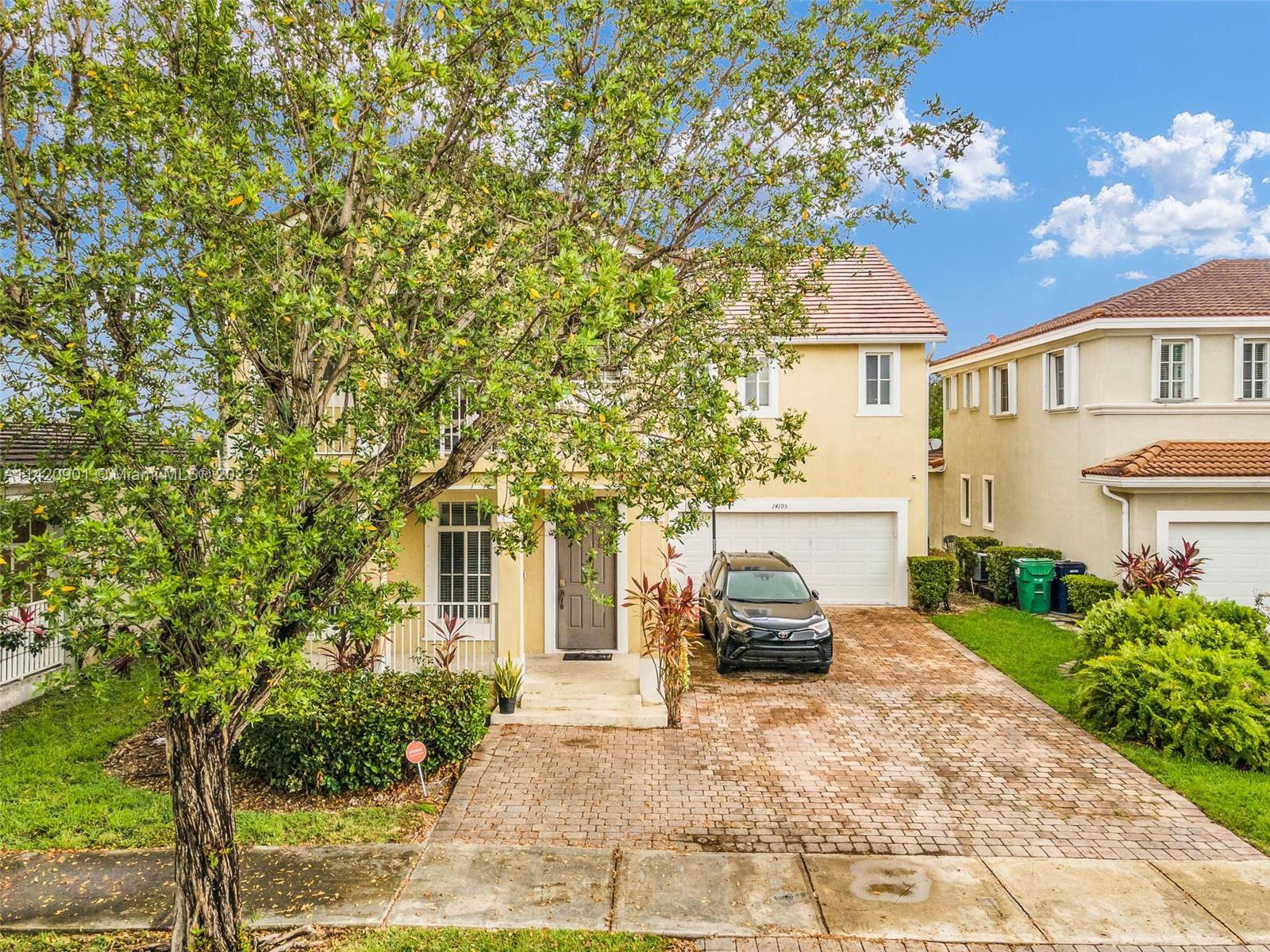 MANDARIN LAKES - Residential