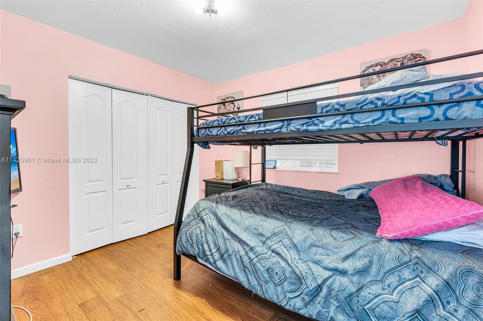 MANDARIN LAKES - Residential