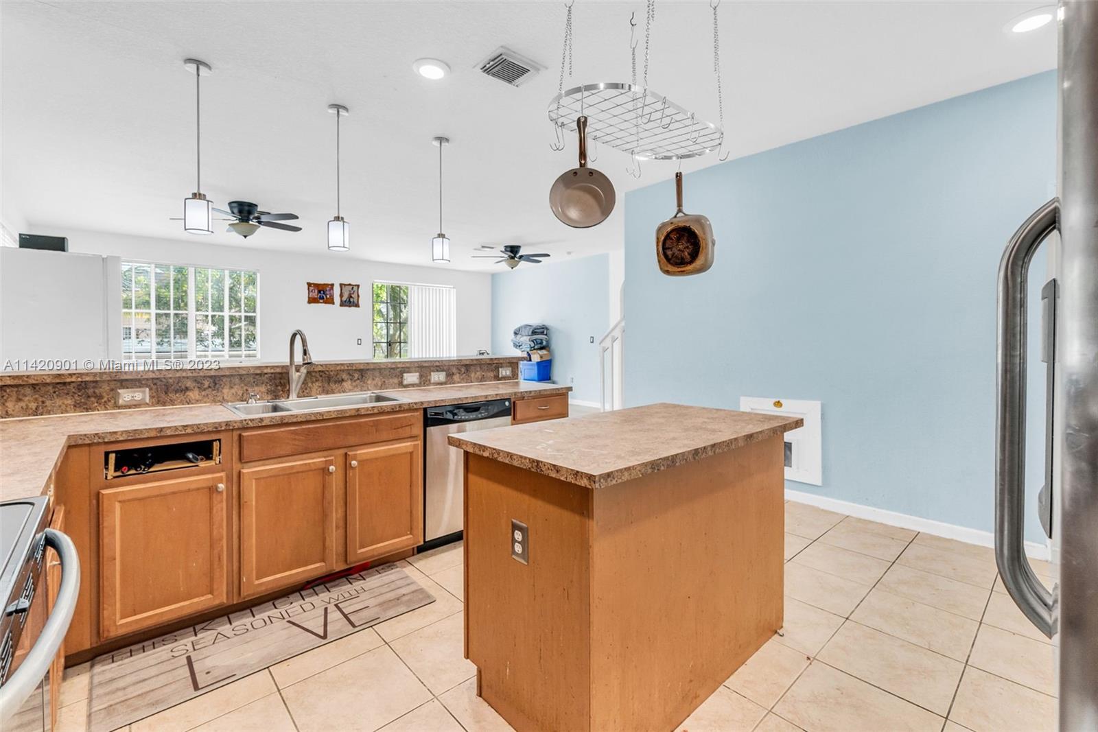 MANDARIN LAKES - Residential