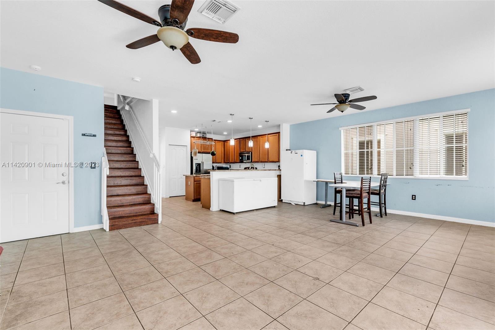 MANDARIN LAKES - Residential