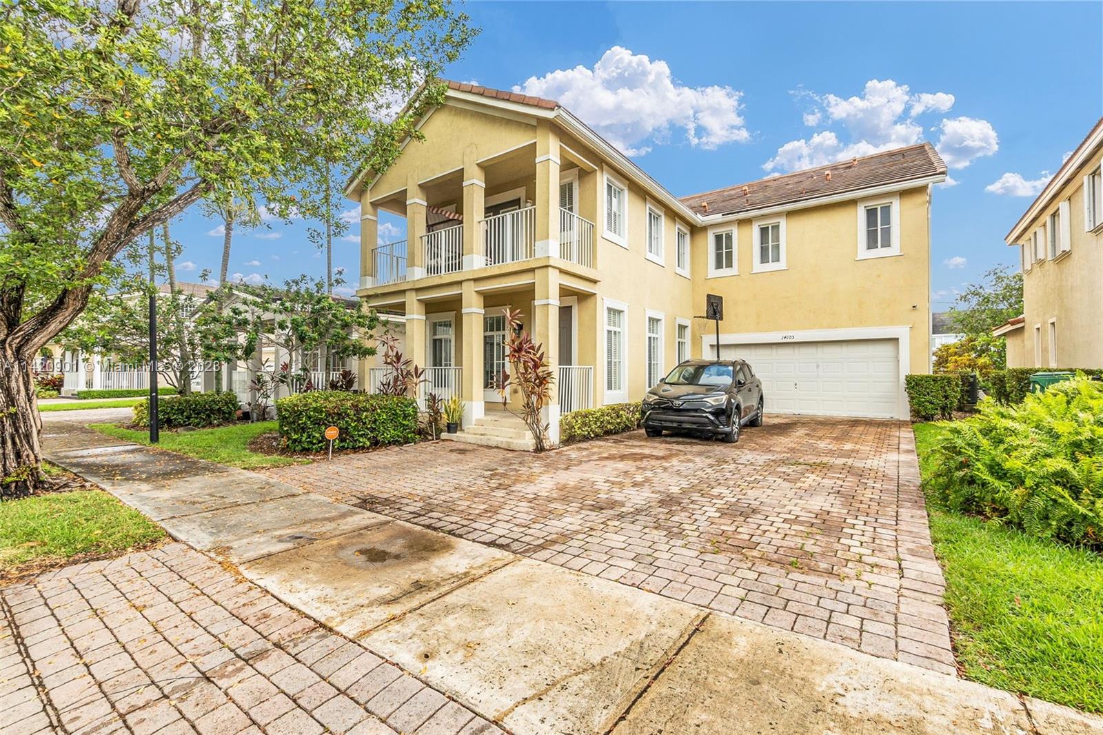 MANDARIN LAKES - Residential