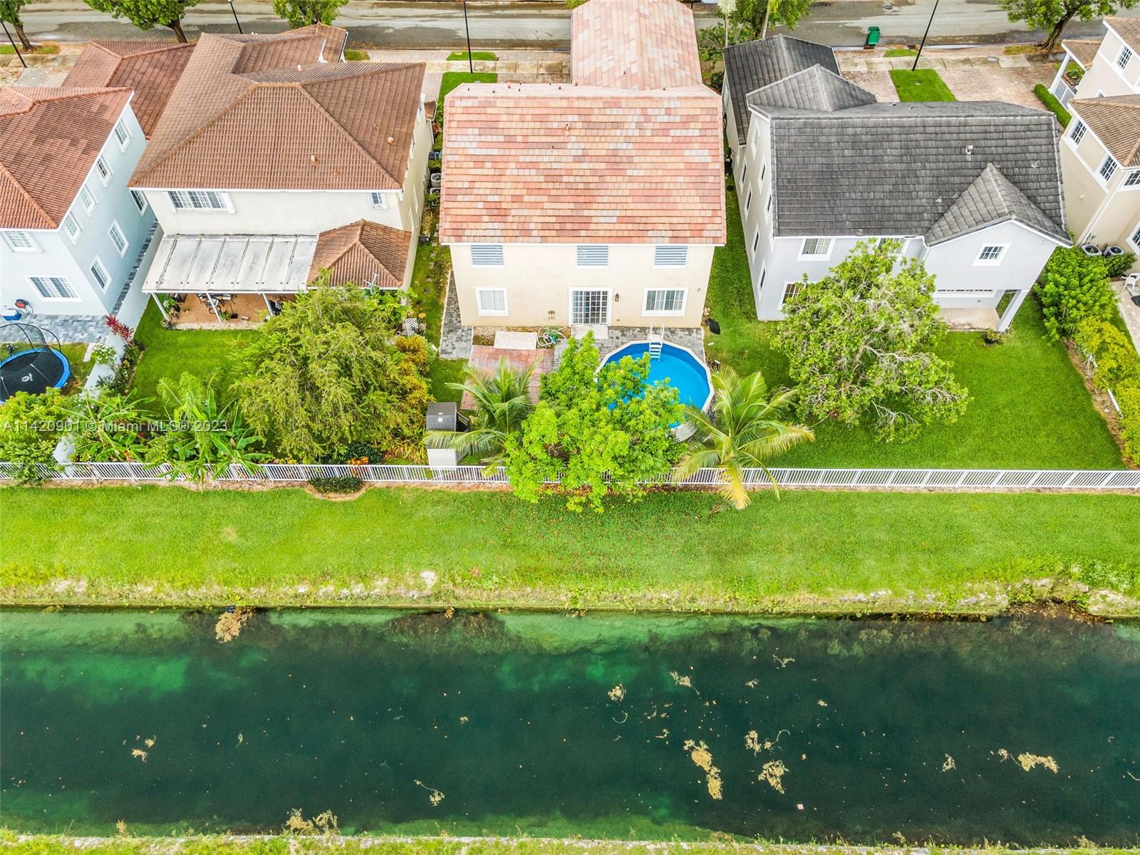 MANDARIN LAKES - Residential