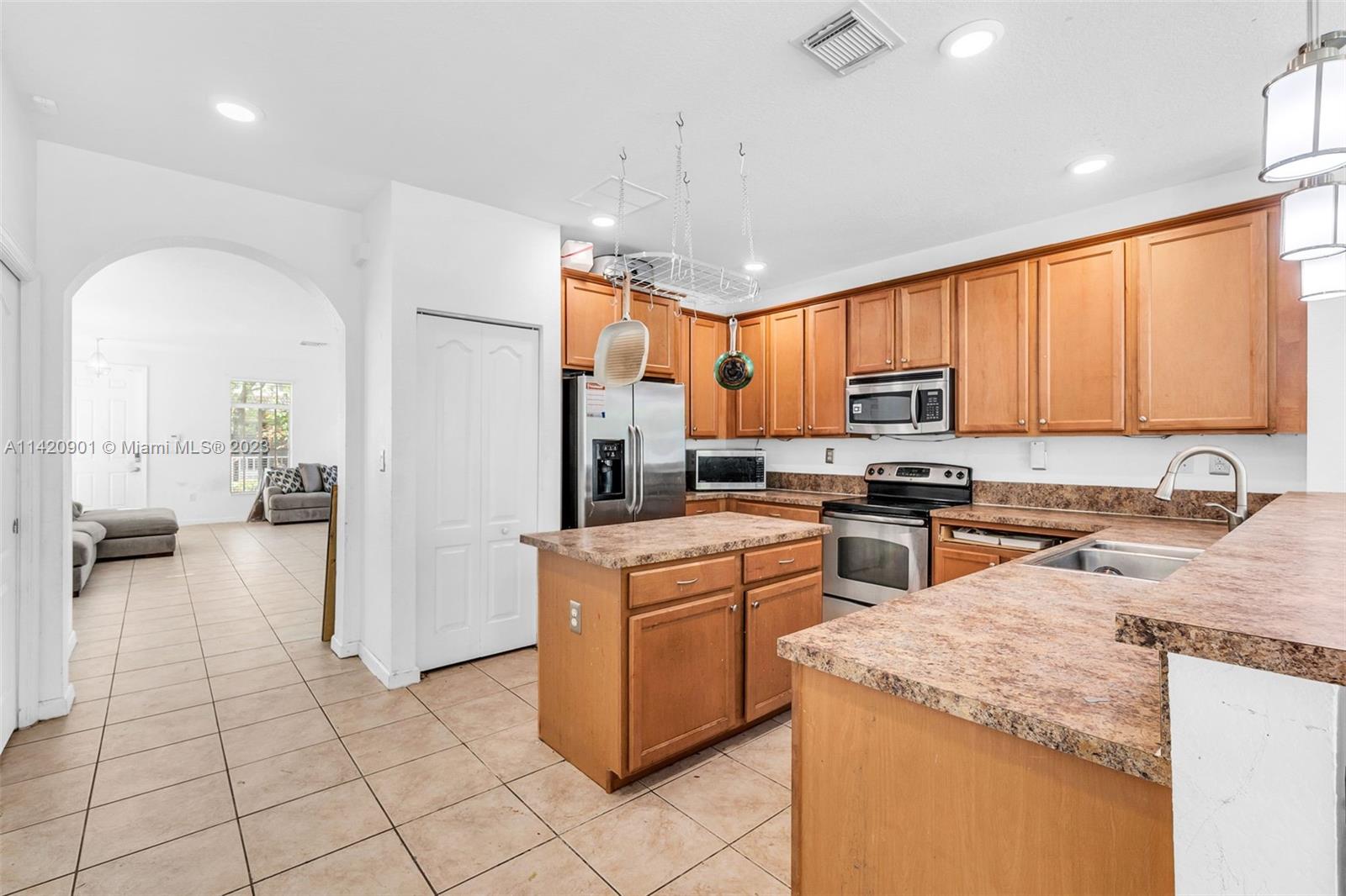 MANDARIN LAKES - Residential