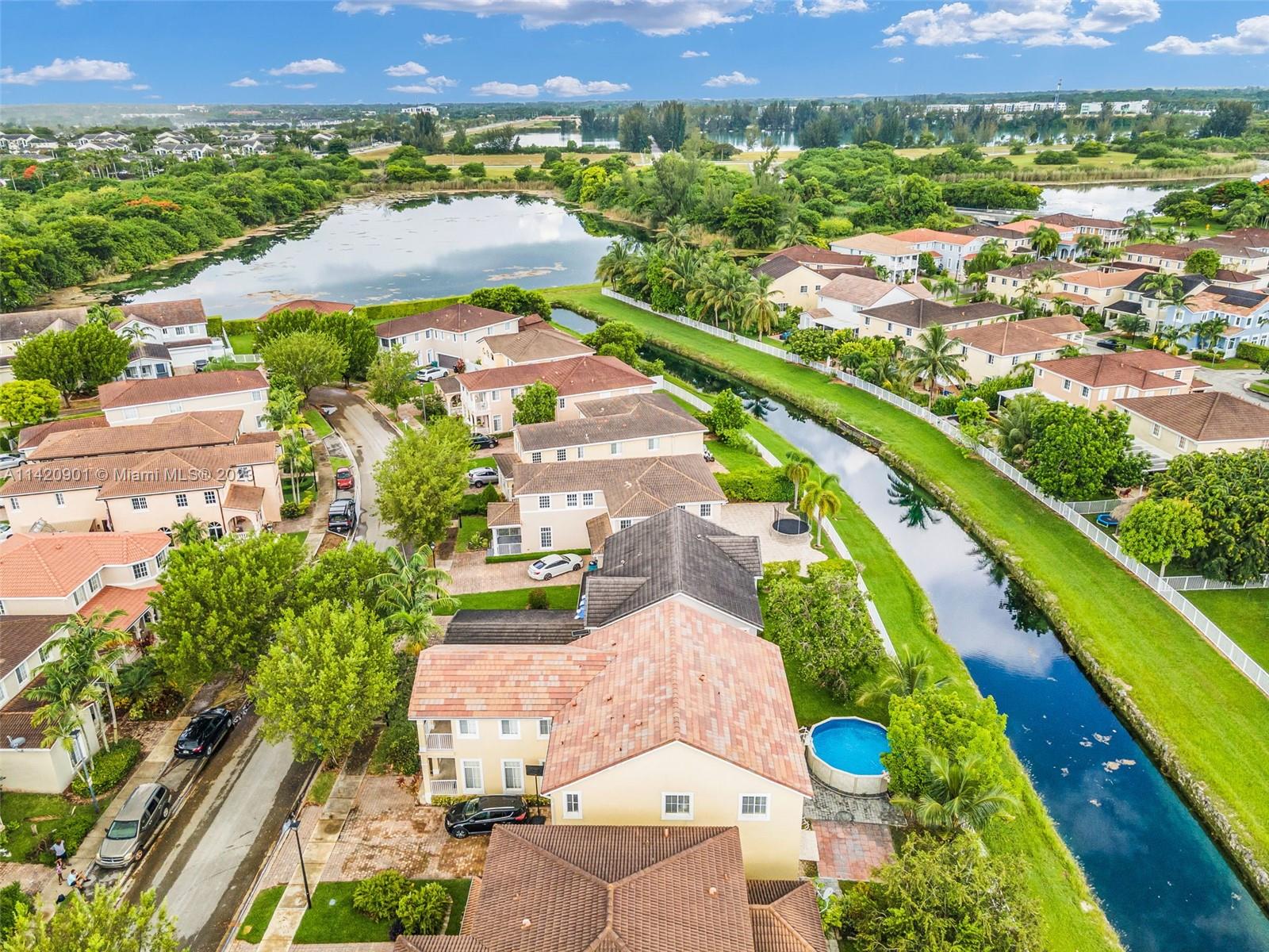 MANDARIN LAKES - Residential