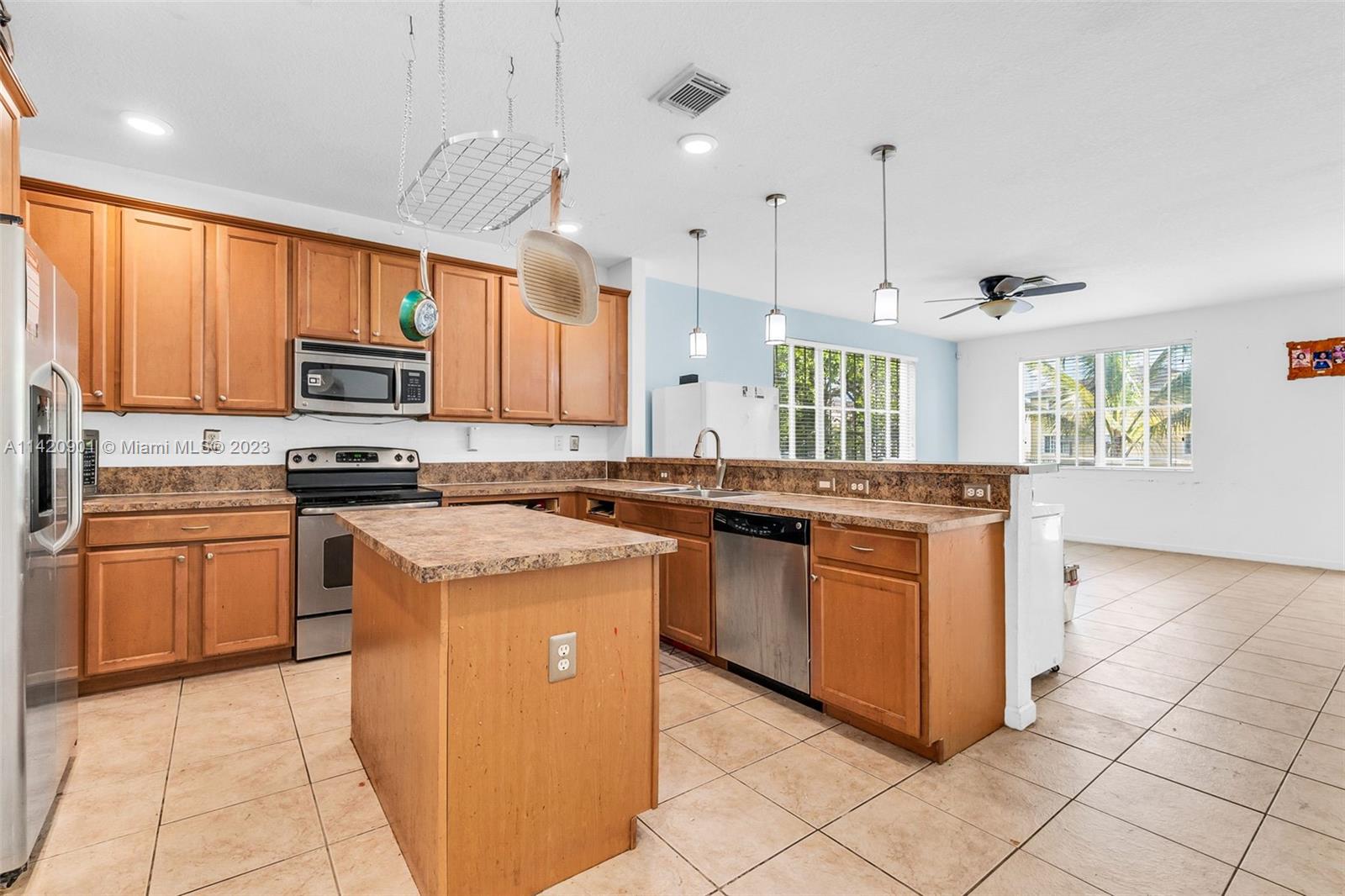 MANDARIN LAKES - Residential