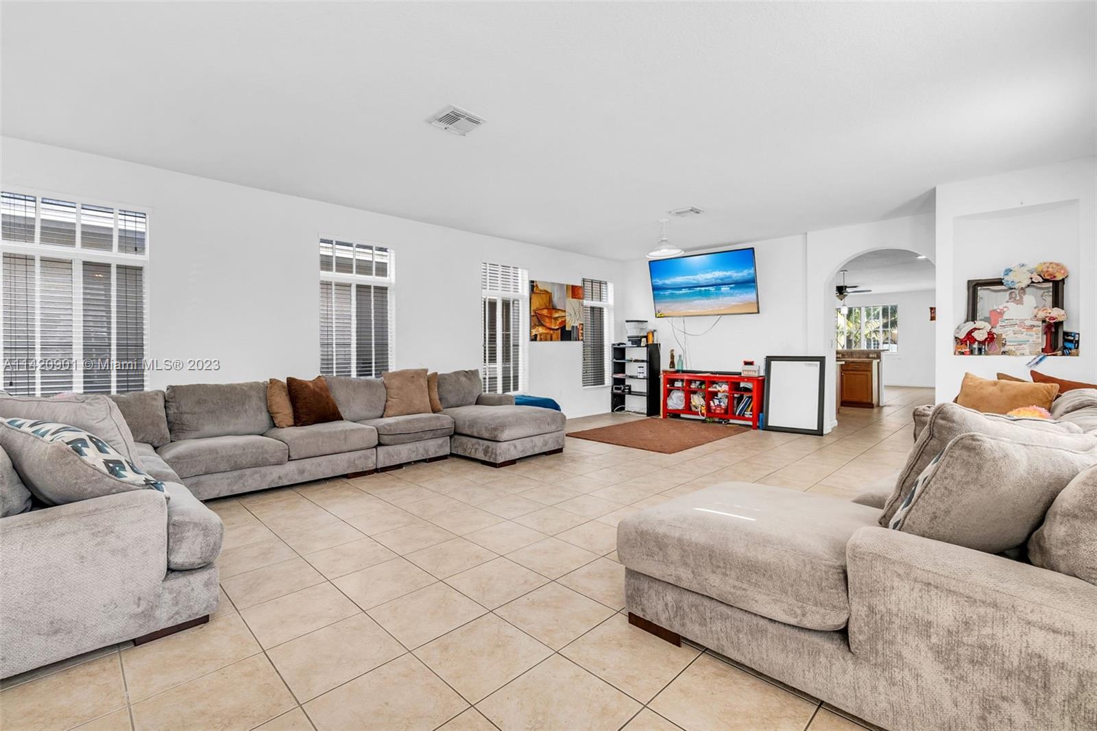 MANDARIN LAKES - Residential