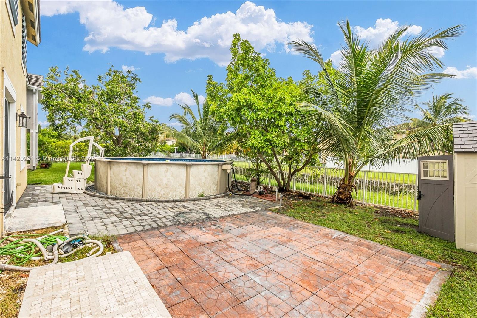 MANDARIN LAKES - Residential