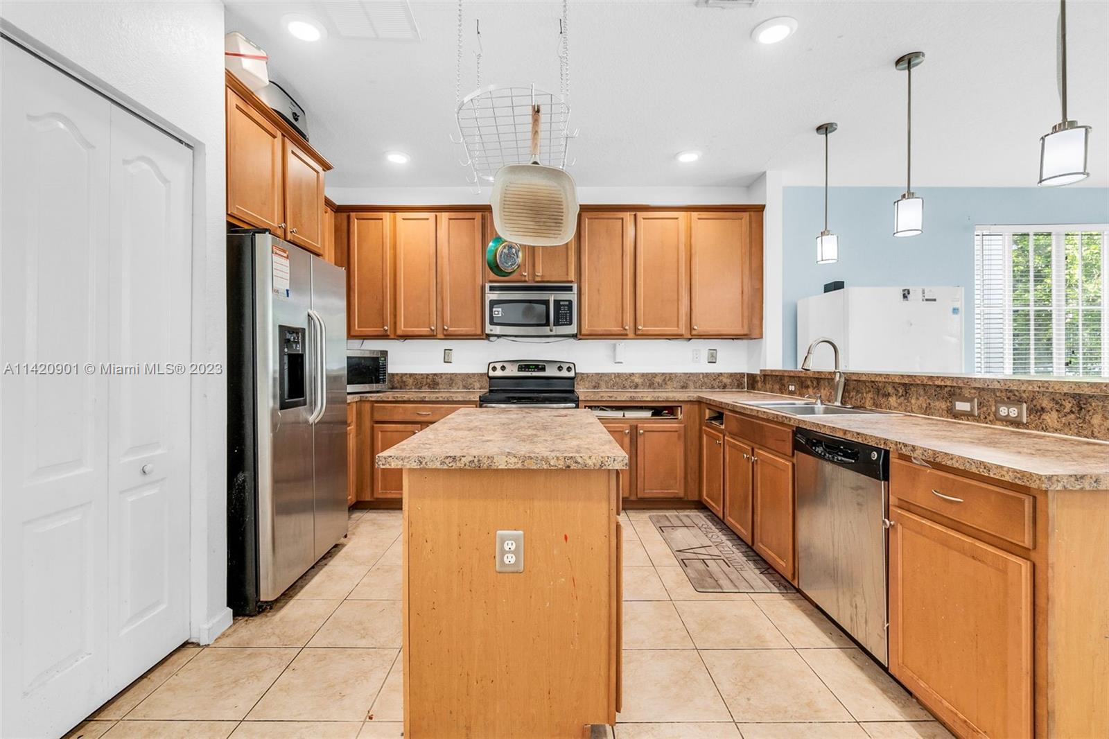MANDARIN LAKES - Residential