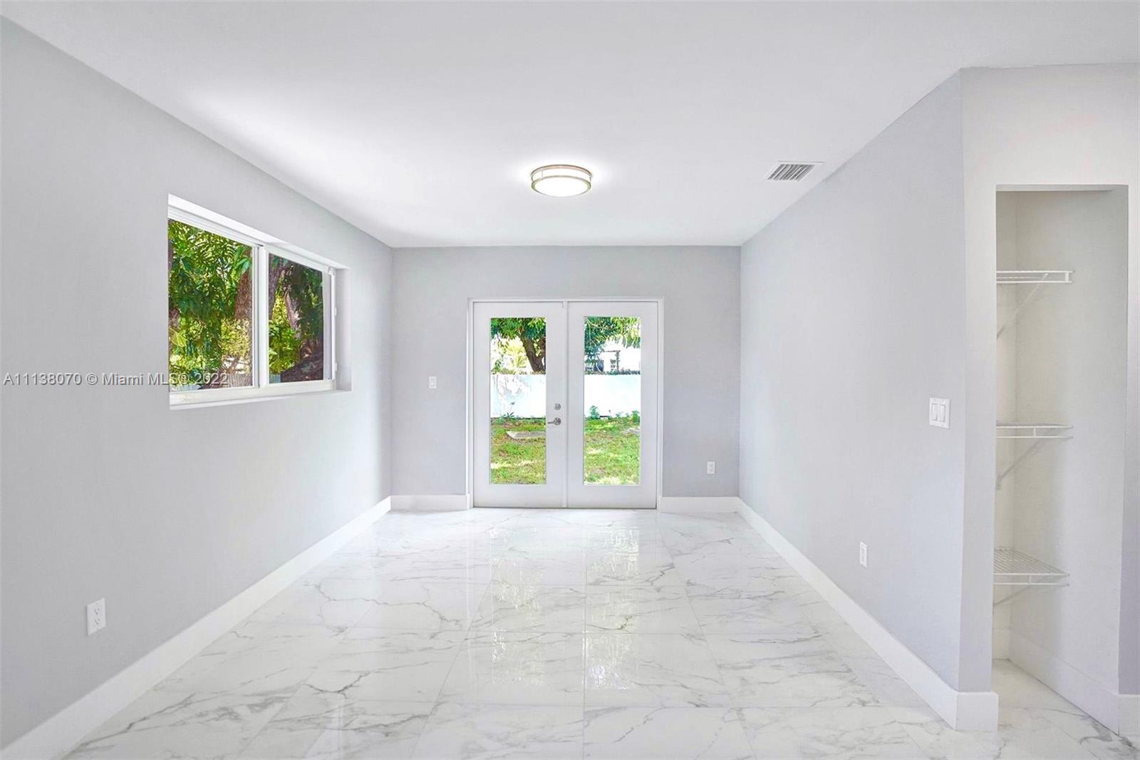 LA PALOMA - Residential Lease