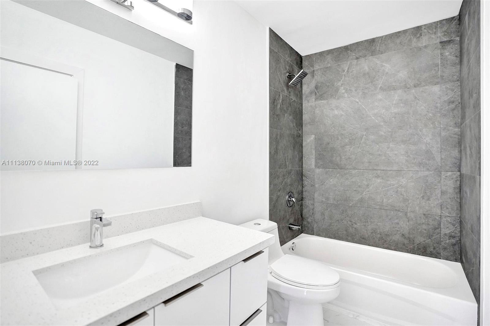 LA PALOMA - Residential Lease