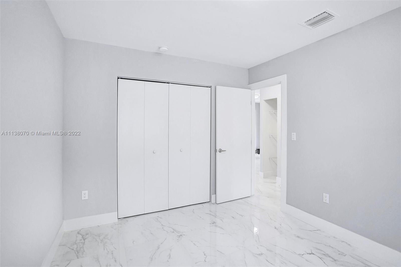 LA PALOMA - Residential Lease