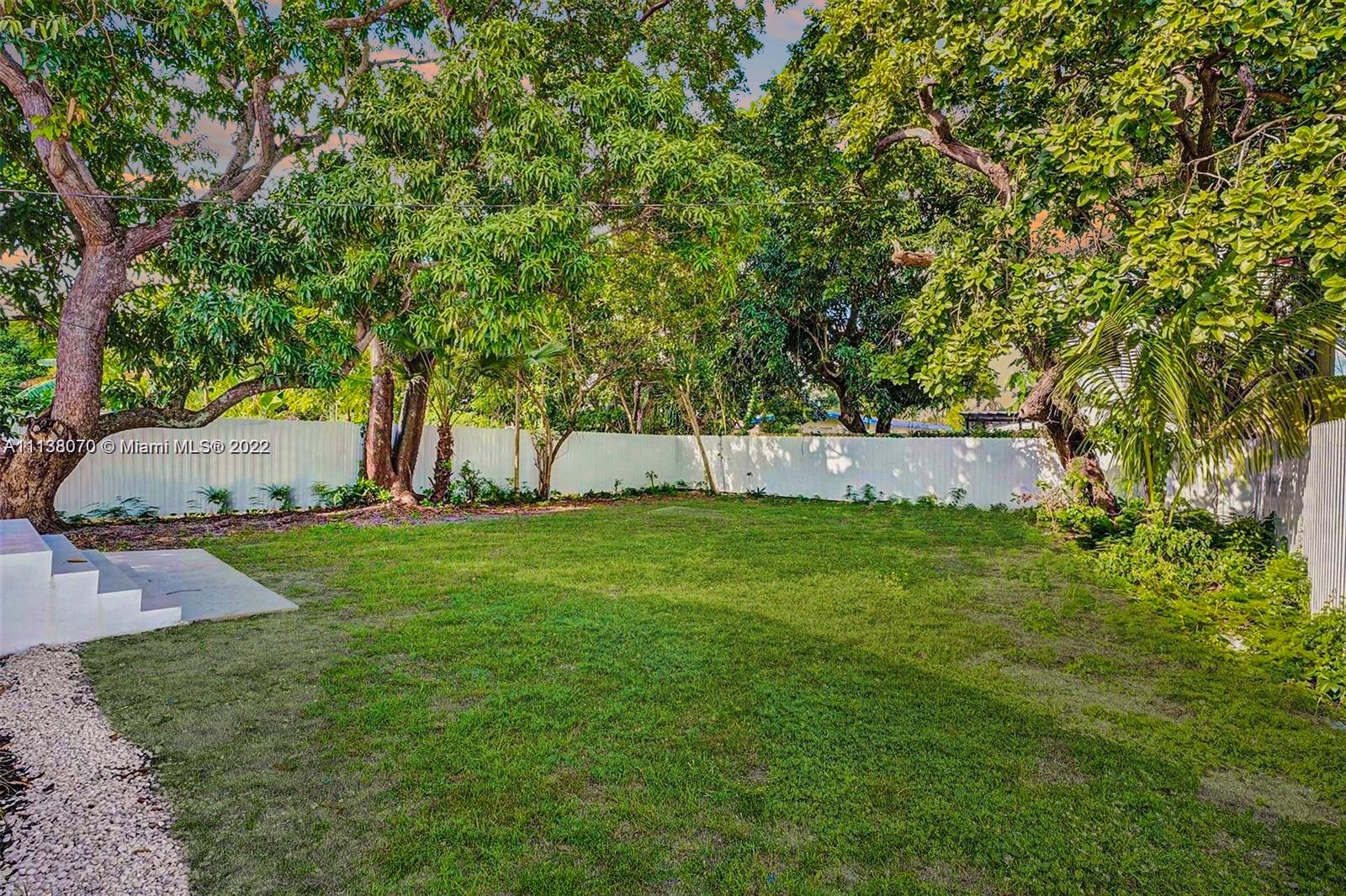 LA PALOMA - Residential Lease