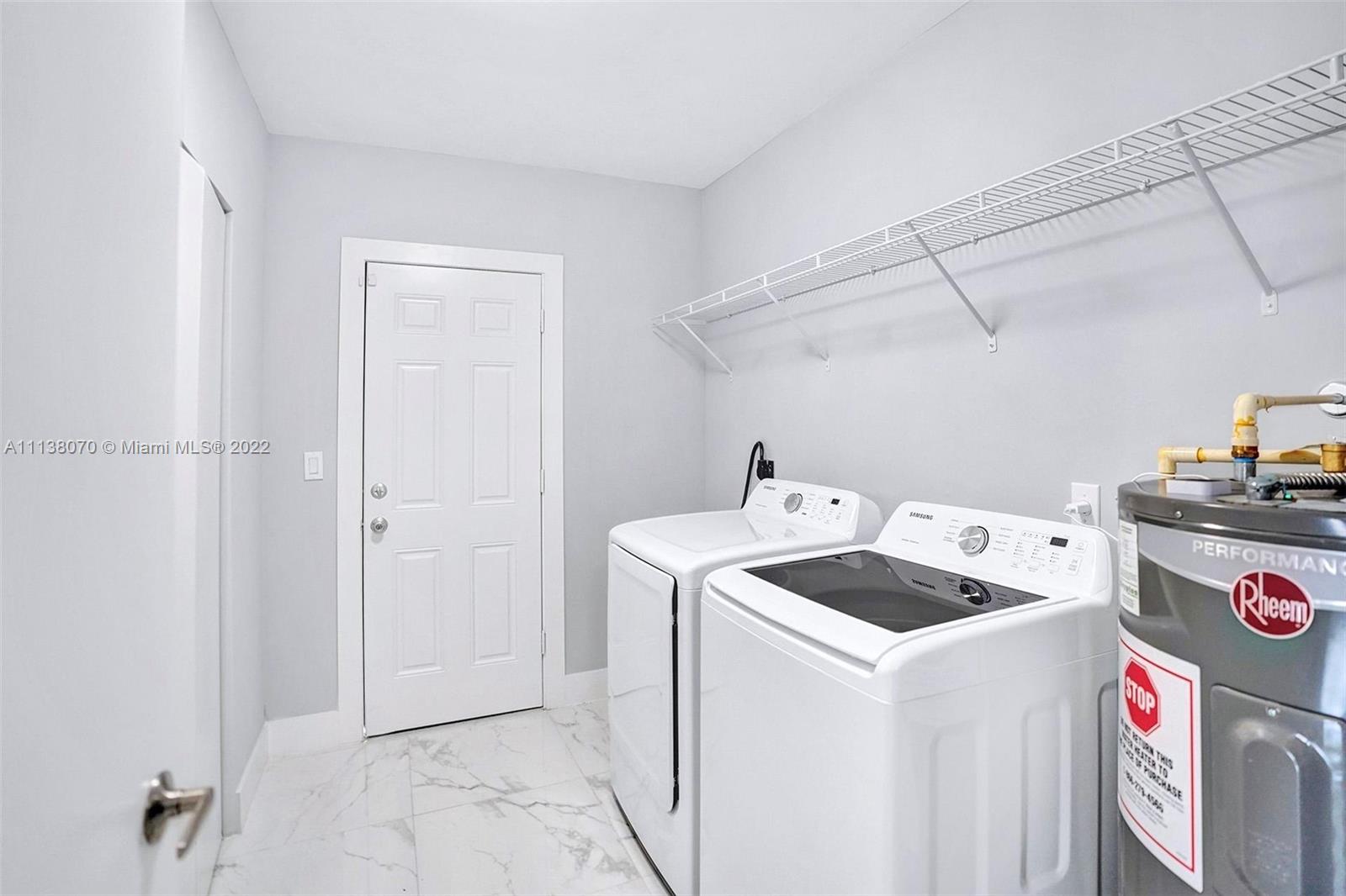 LA PALOMA - Residential Lease