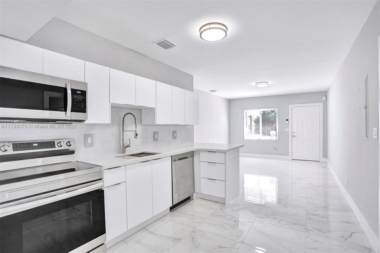 LA PALOMA - Residential Lease