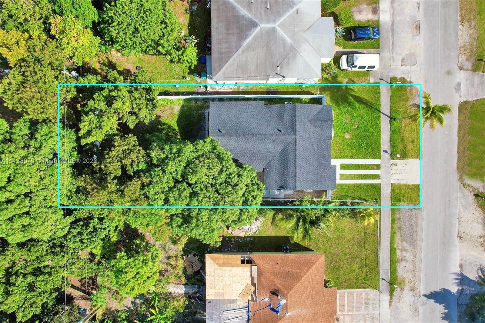 LA PALOMA - Residential Lease