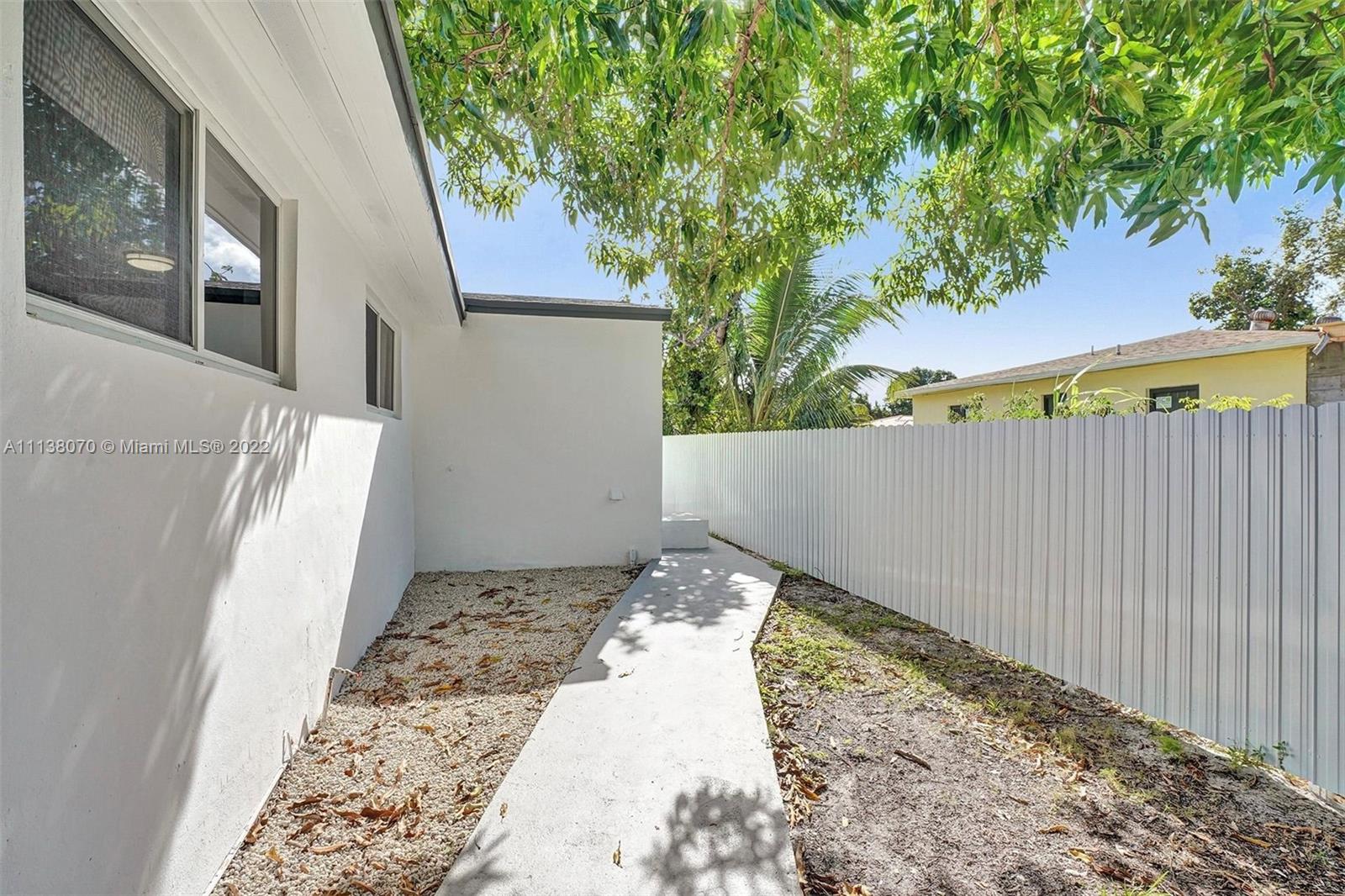 LA PALOMA - Residential Lease