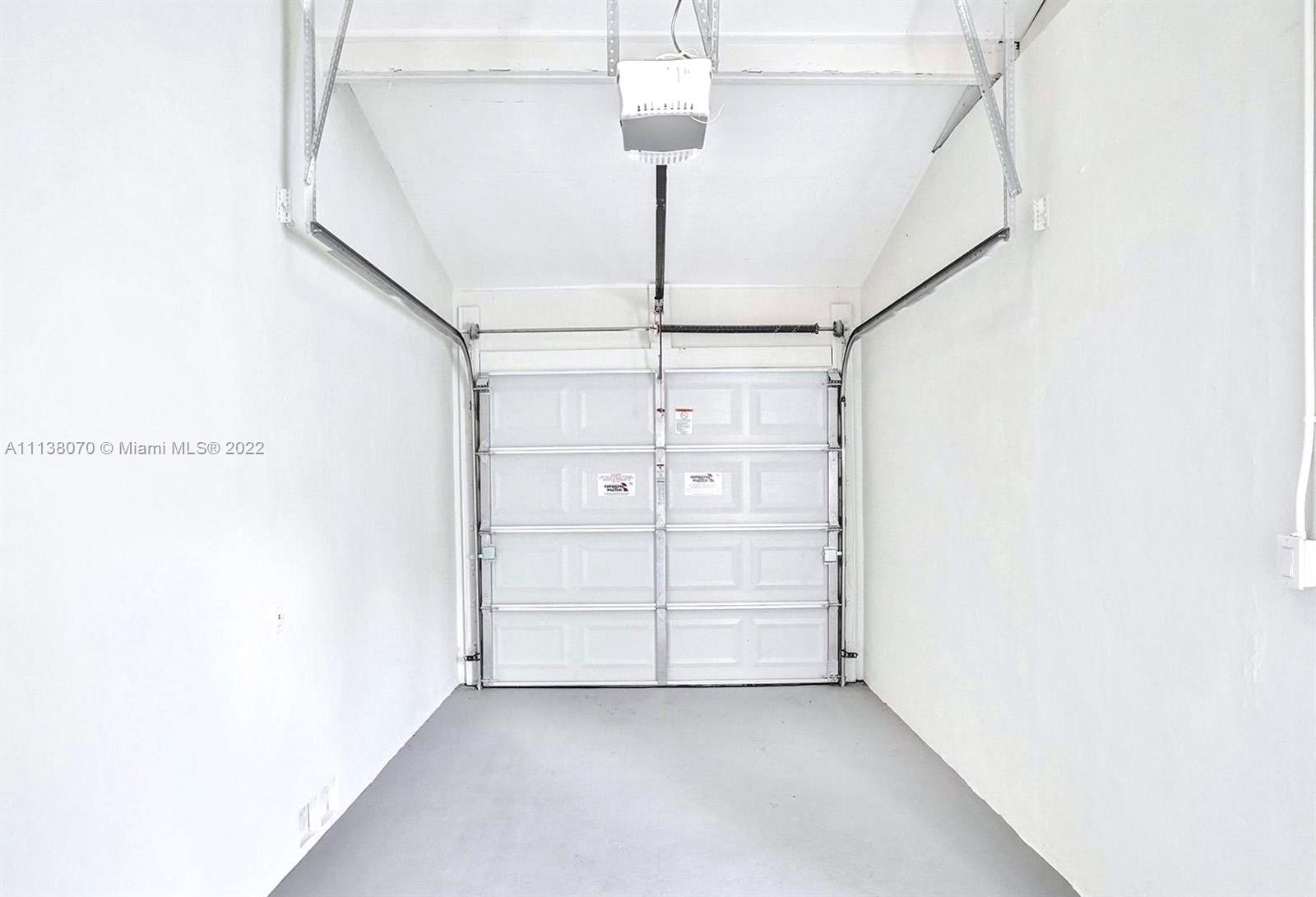 LA PALOMA - Residential Lease