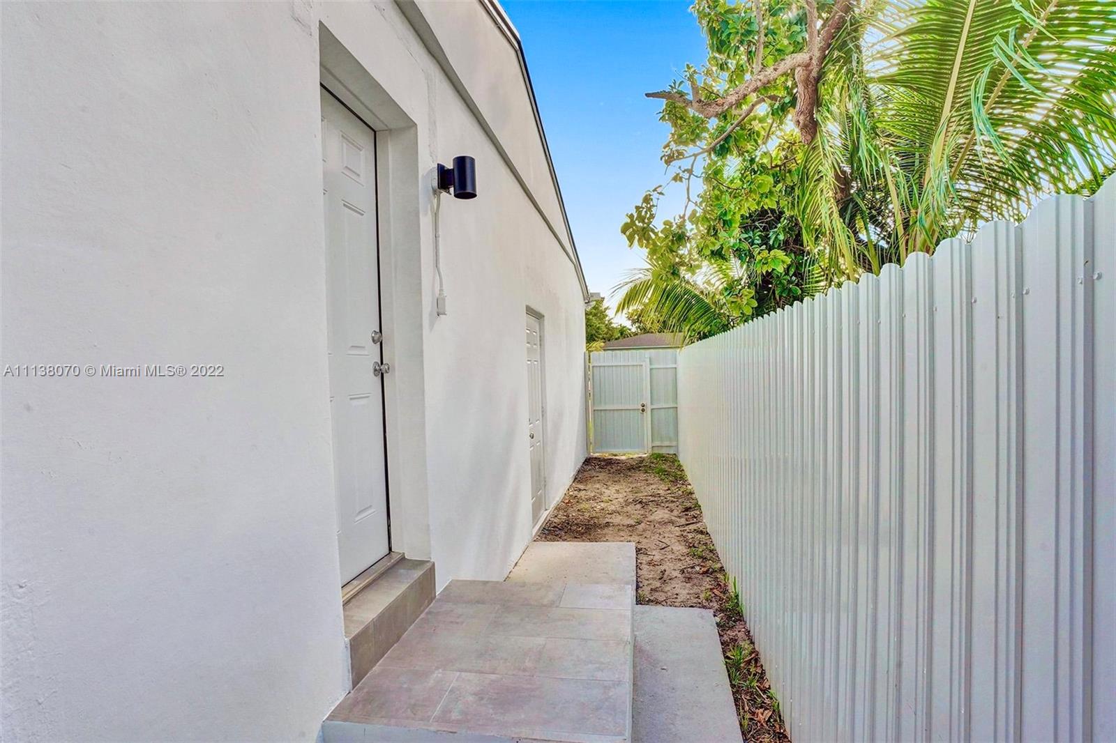 LA PALOMA - Residential Lease