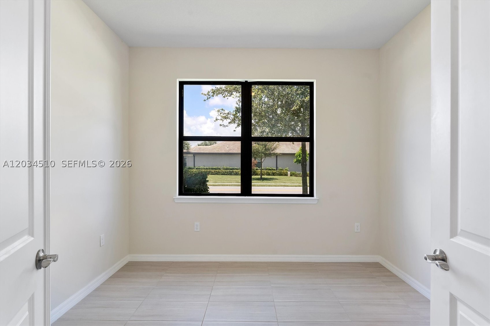 OAK TREE PROPERTY REDEVEL - Residential Lease