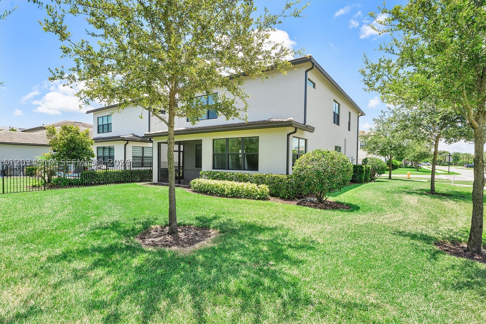 OAK TREE PROPERTY REDEVEL - Residential Lease