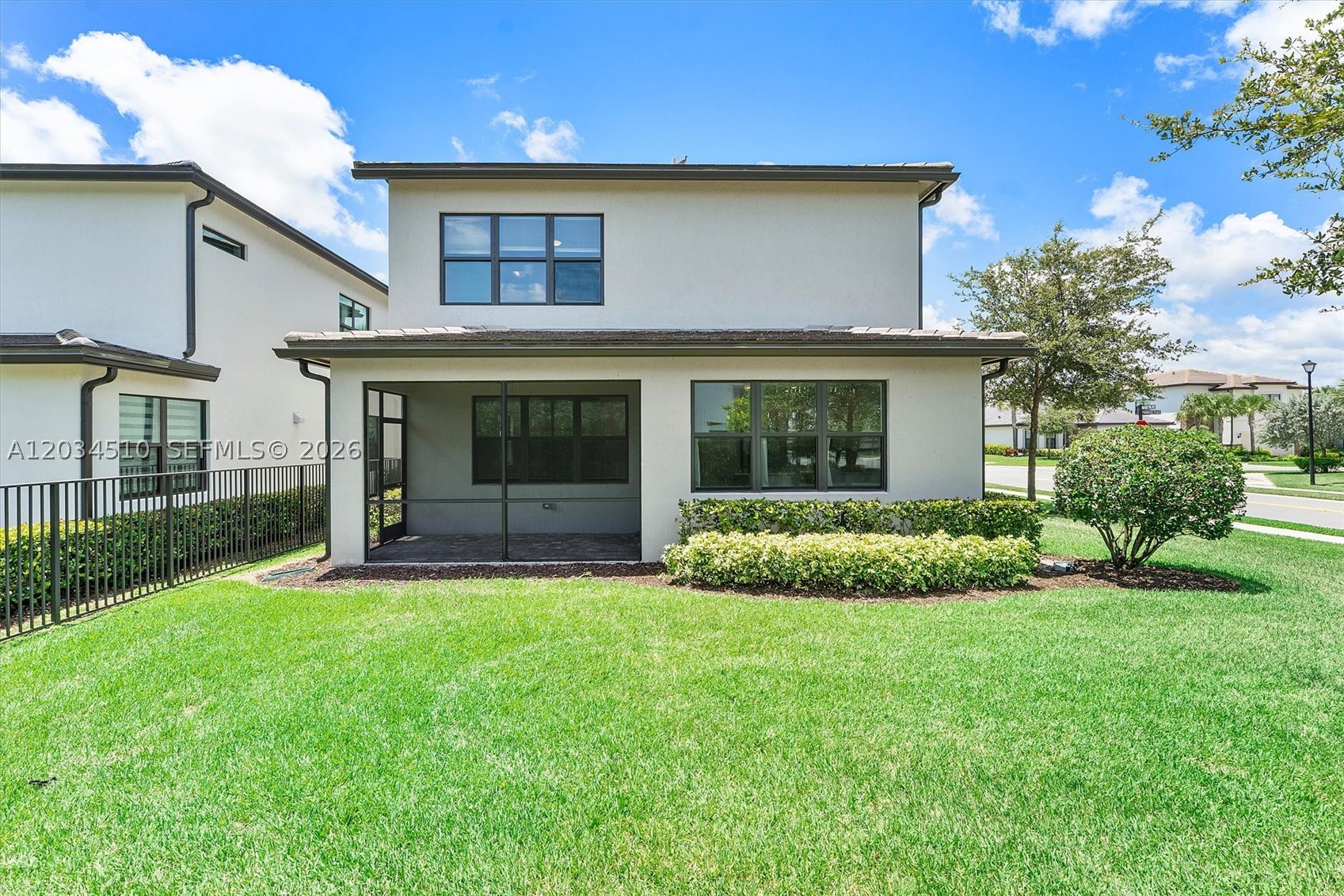 OAK TREE PROPERTY REDEVEL - Residential Lease