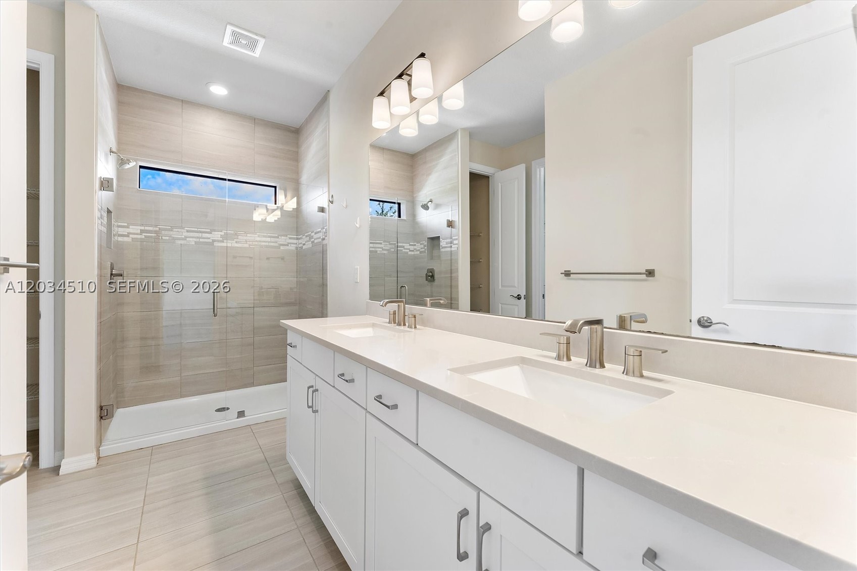 OAK TREE PROPERTY REDEVEL - Residential Lease